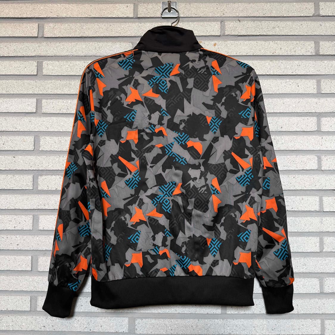 퓨마  레트로 그래픽카모 패턴 트랙탑 져지 오렌지 컬러  상품이미지2