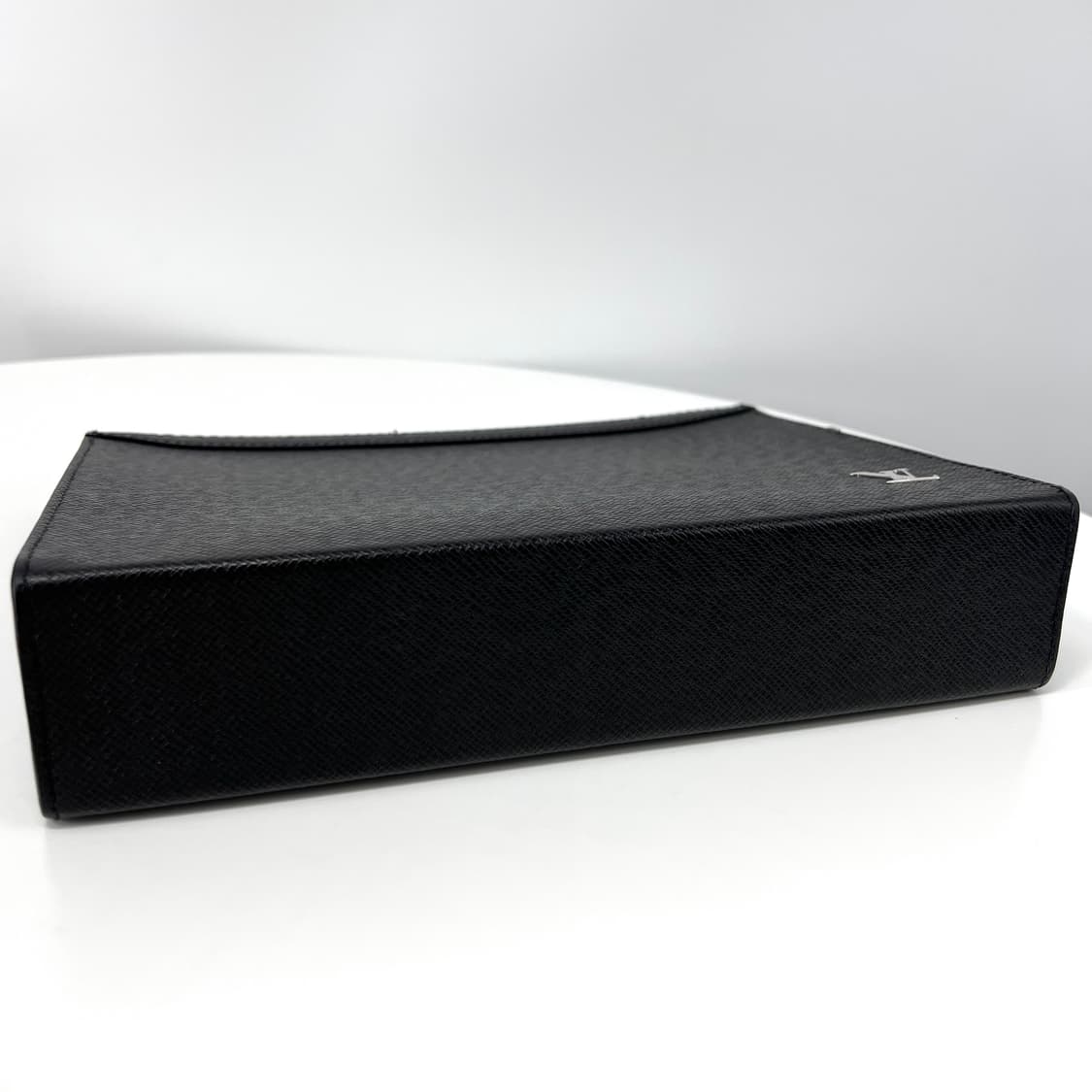 [25년식] 루이비통 LV 타이가 포쉐트 보야주 클러치백 블랙 상품이미지8