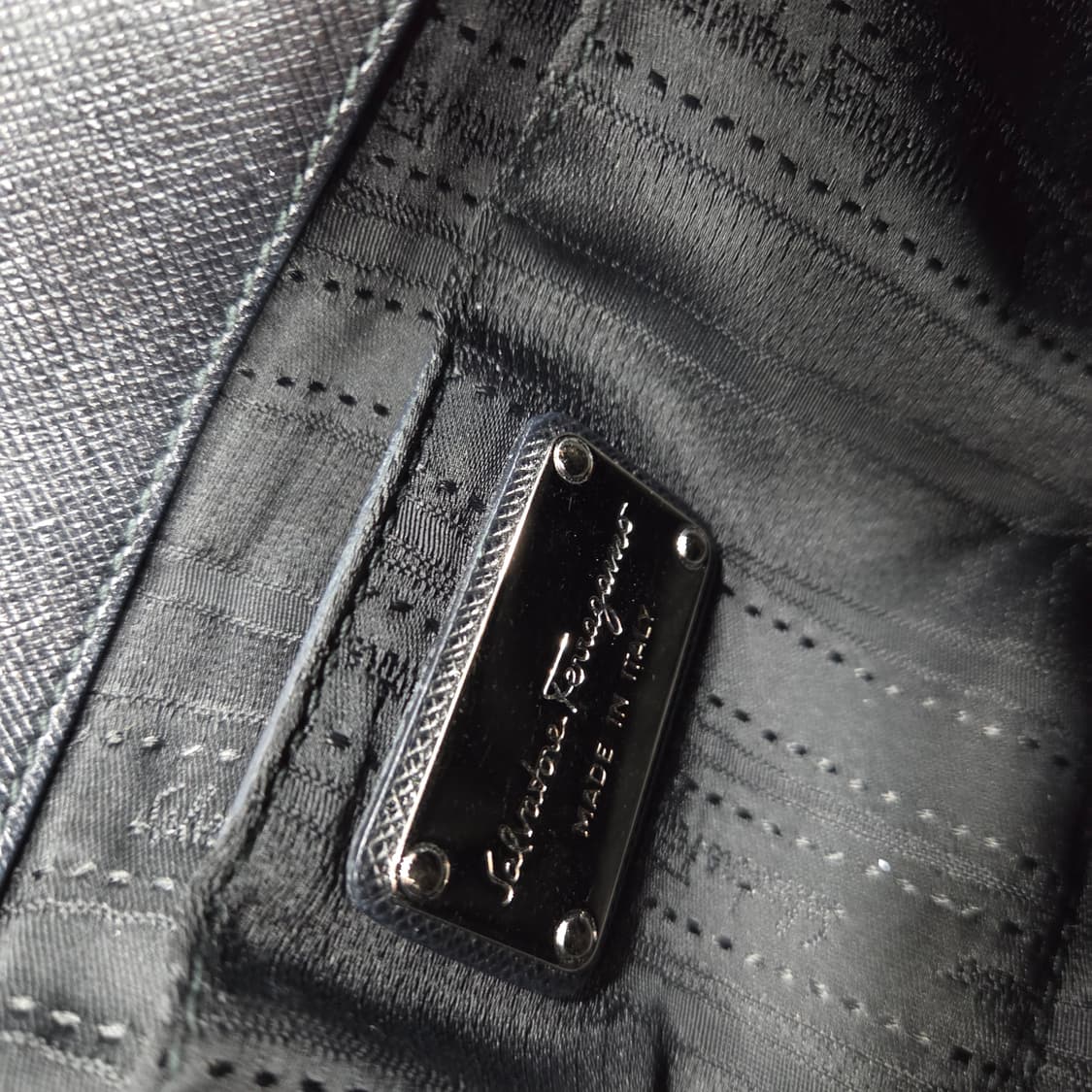 페라가모 간치니 미듐 숄더 상품이미지8