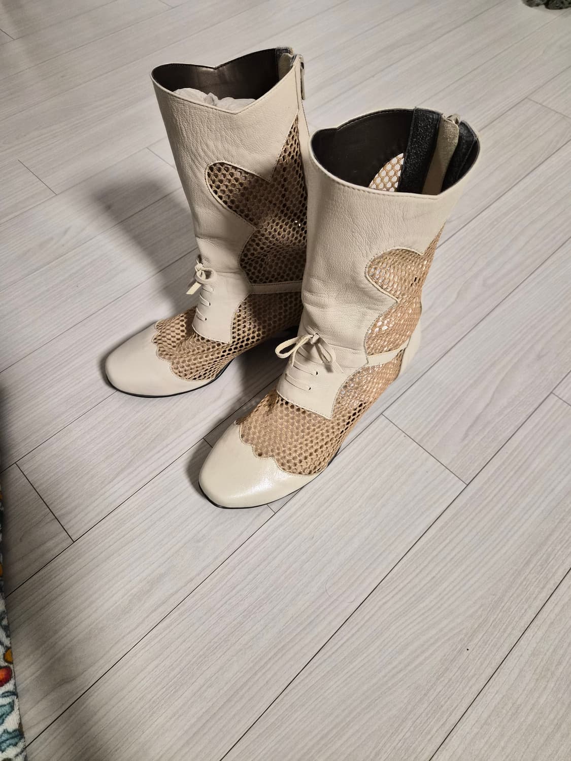새상품 유니크한 가죽 망사 믹스 레이스업 부츠 (230 사이즈) 상품이미지3