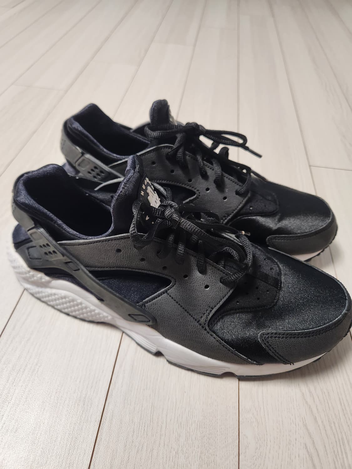 나이키 운동화 허라치 런 634835-006 사이즈280(270-275추 상품이미지3