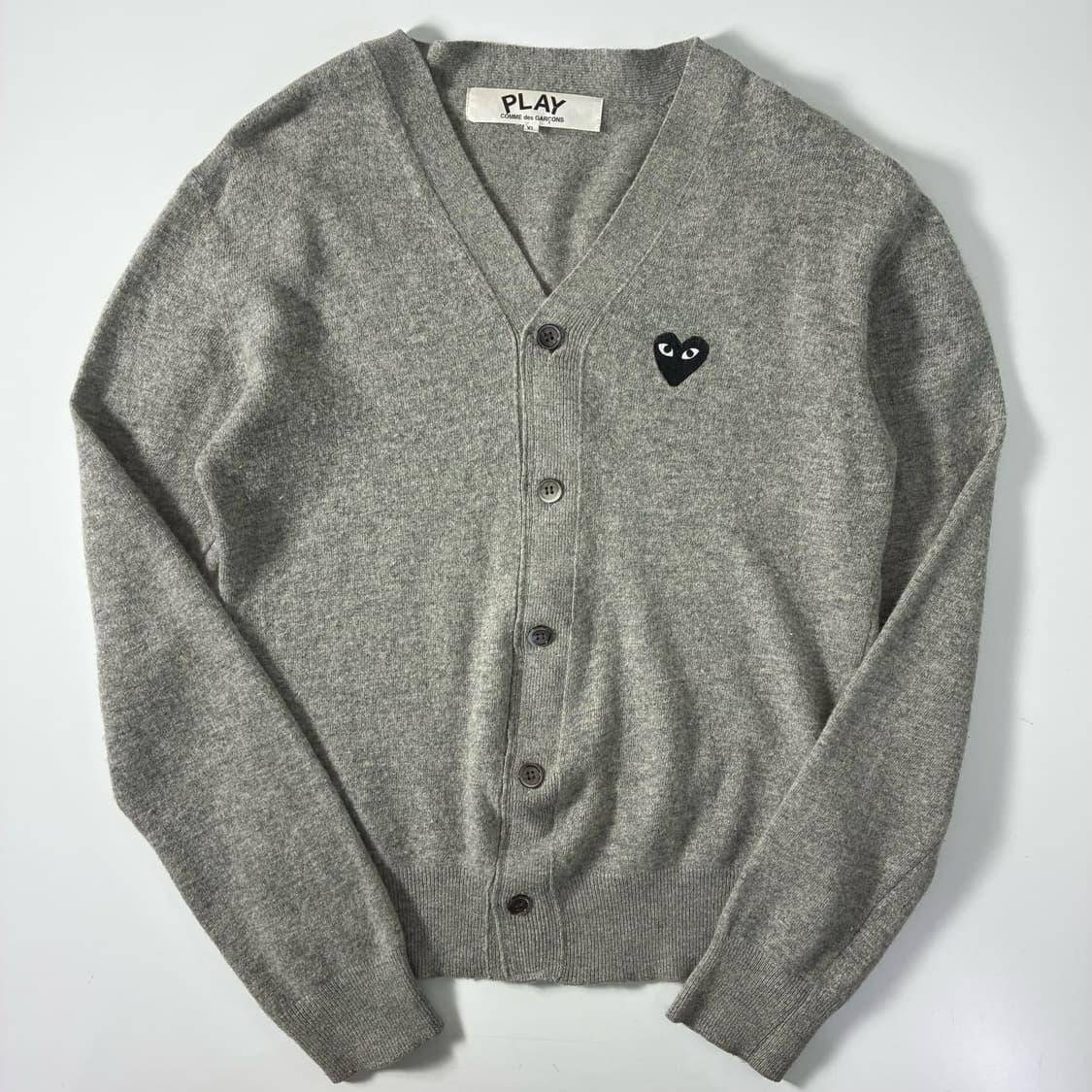 COMME des GARÇONS  꼼데가르송 블랙하트 와펜 울니트 가디건 상품이미지1