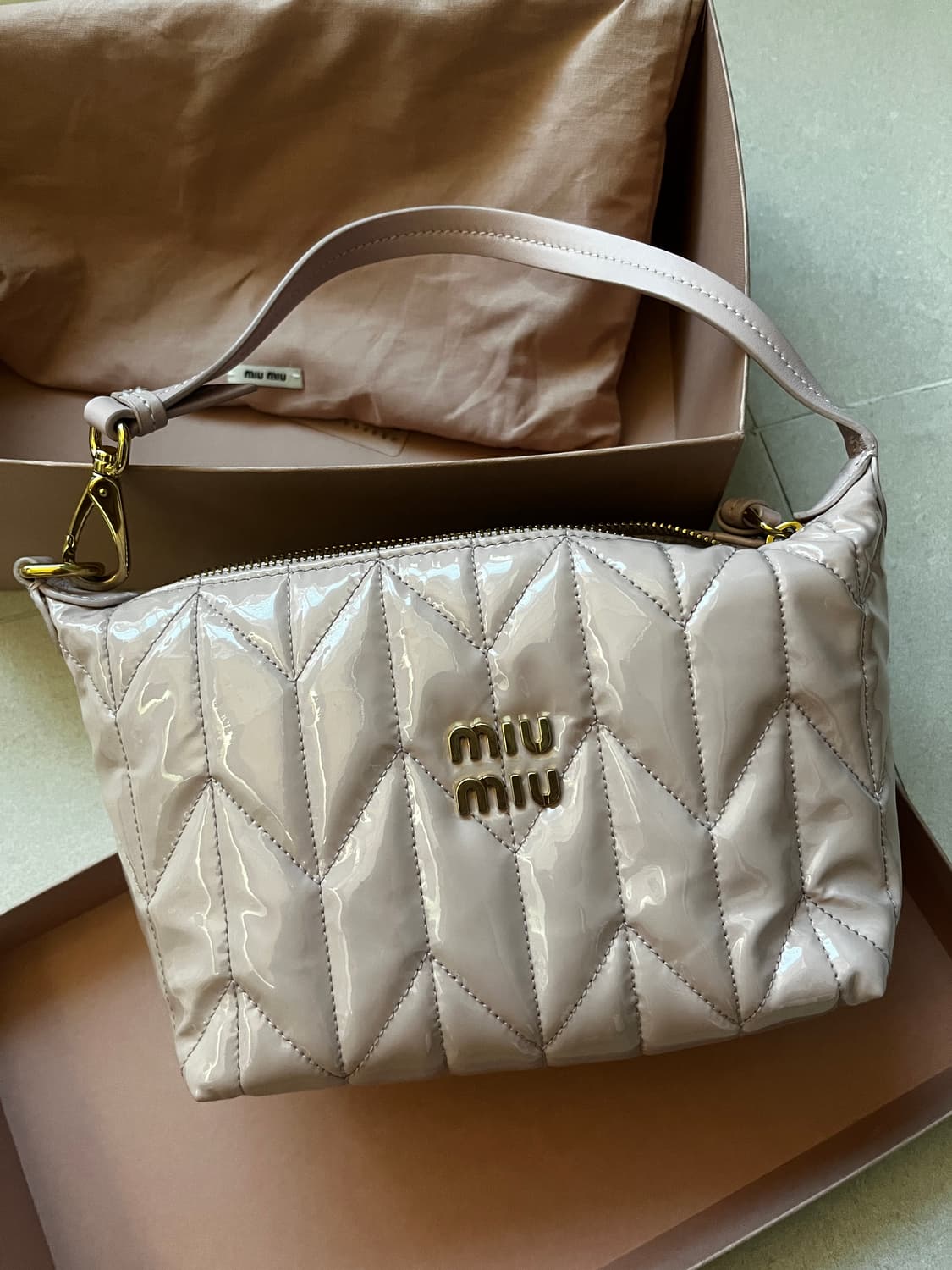 미우미우 마테라쎄 스피릿 시레백 상품이미지2