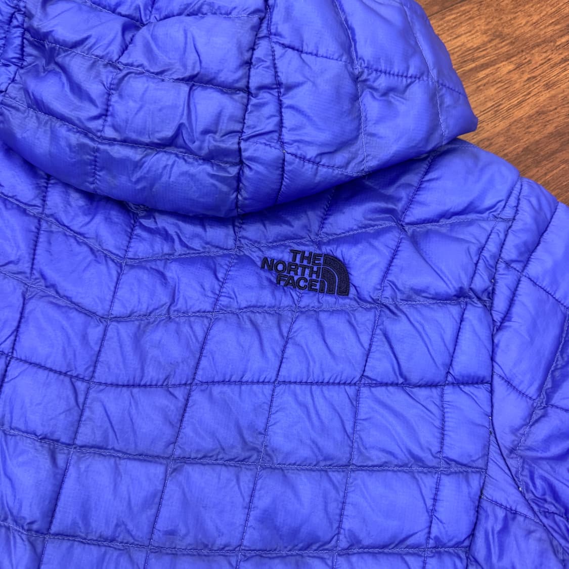 여성용 M(105~110) 노스페이스 써모볼 경량 후드 패딩 자켓  상품이미지4