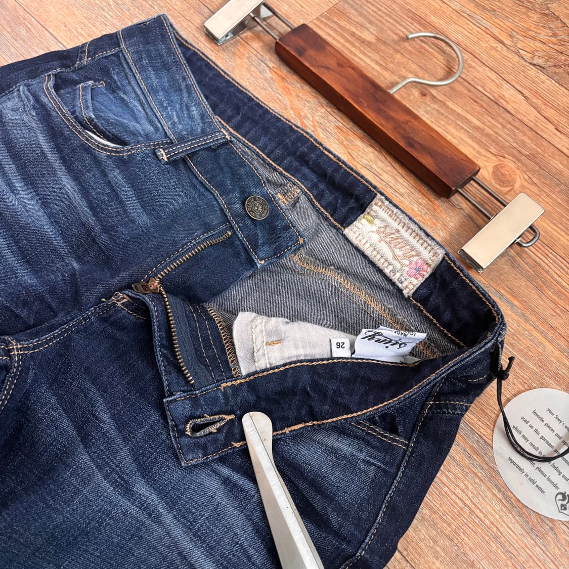 SIWY 씨위 슬림 26 스판 데님 청바지 실루엣 부츠컷 샬럿 상품이미지3