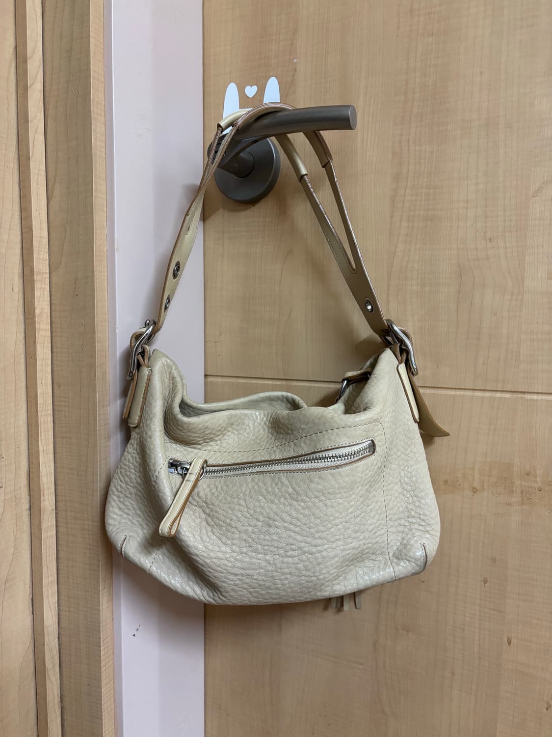 코치 크림 레더 숄더백 상품이미지6