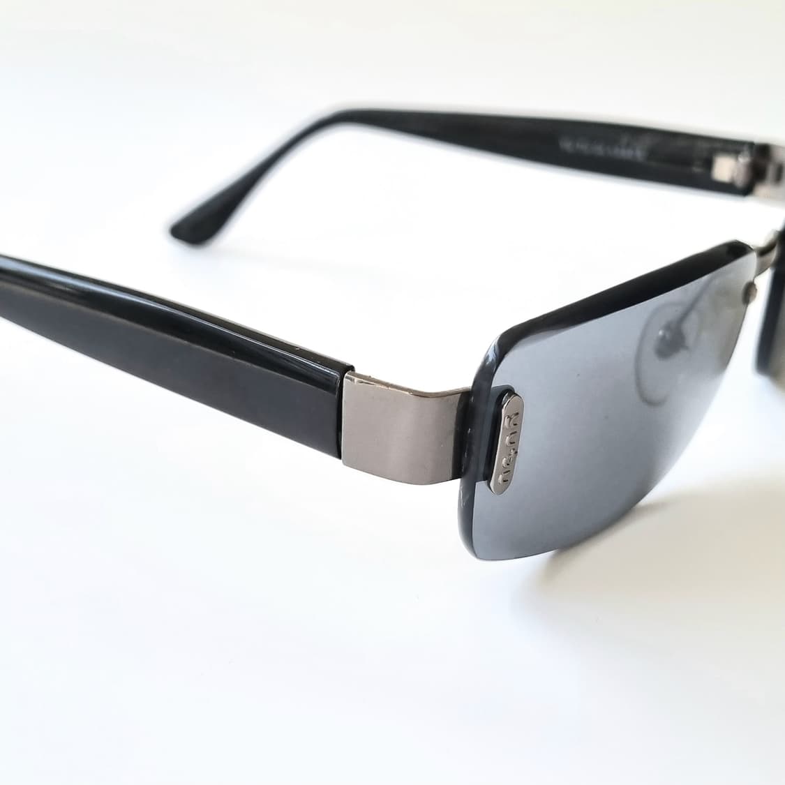 데드스탁 Y2K 무드 얼굴 라인을 살려주는 무테 슬림 선글라스 상품이미지6