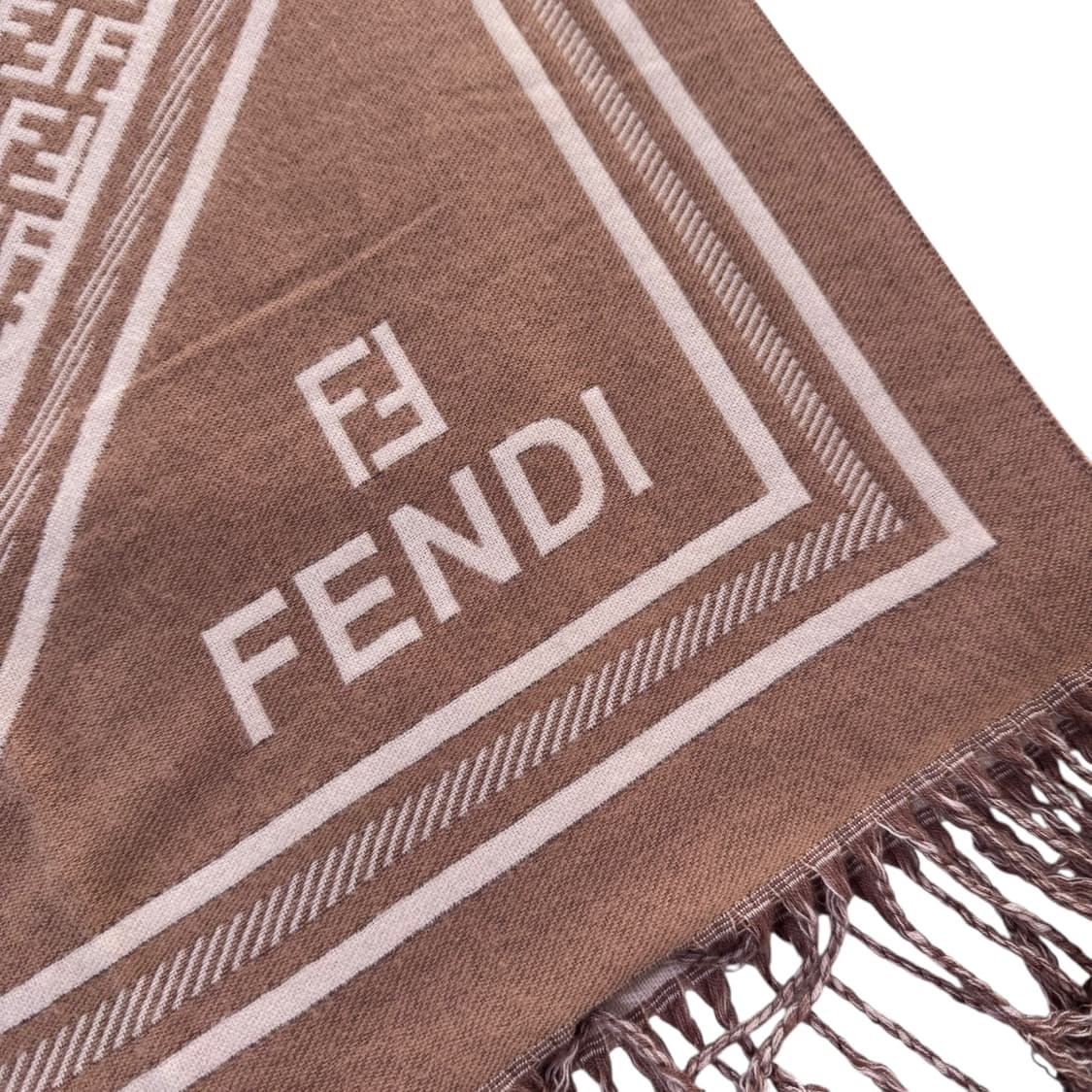 펜디 쥬카 베이지 머플러 상품이미지2