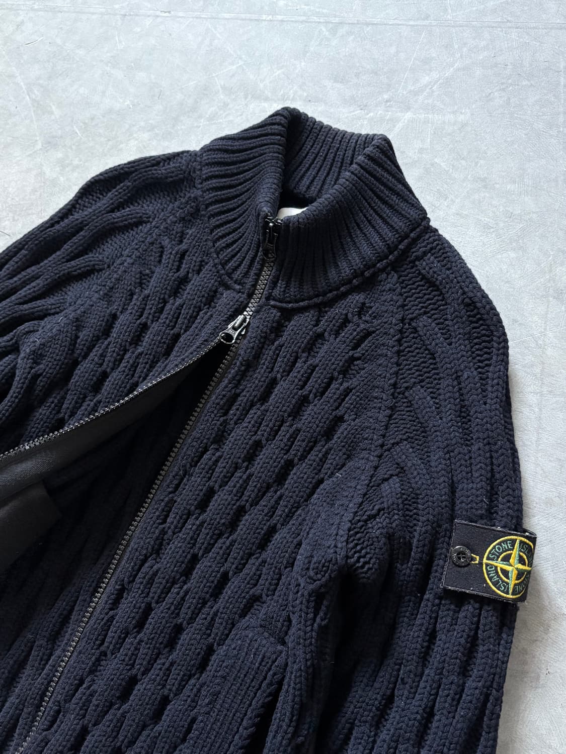 Stone-Island 스톤아일랜드 케이블 와펜 니트 집업  상품이미지3