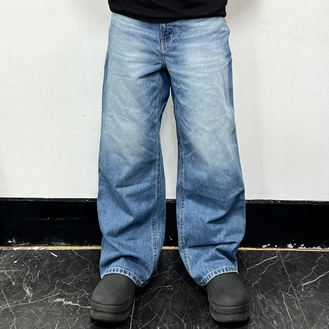 솔리드옴므 워시드 세미와이드 데님 팬츠 연청 상품이미지2