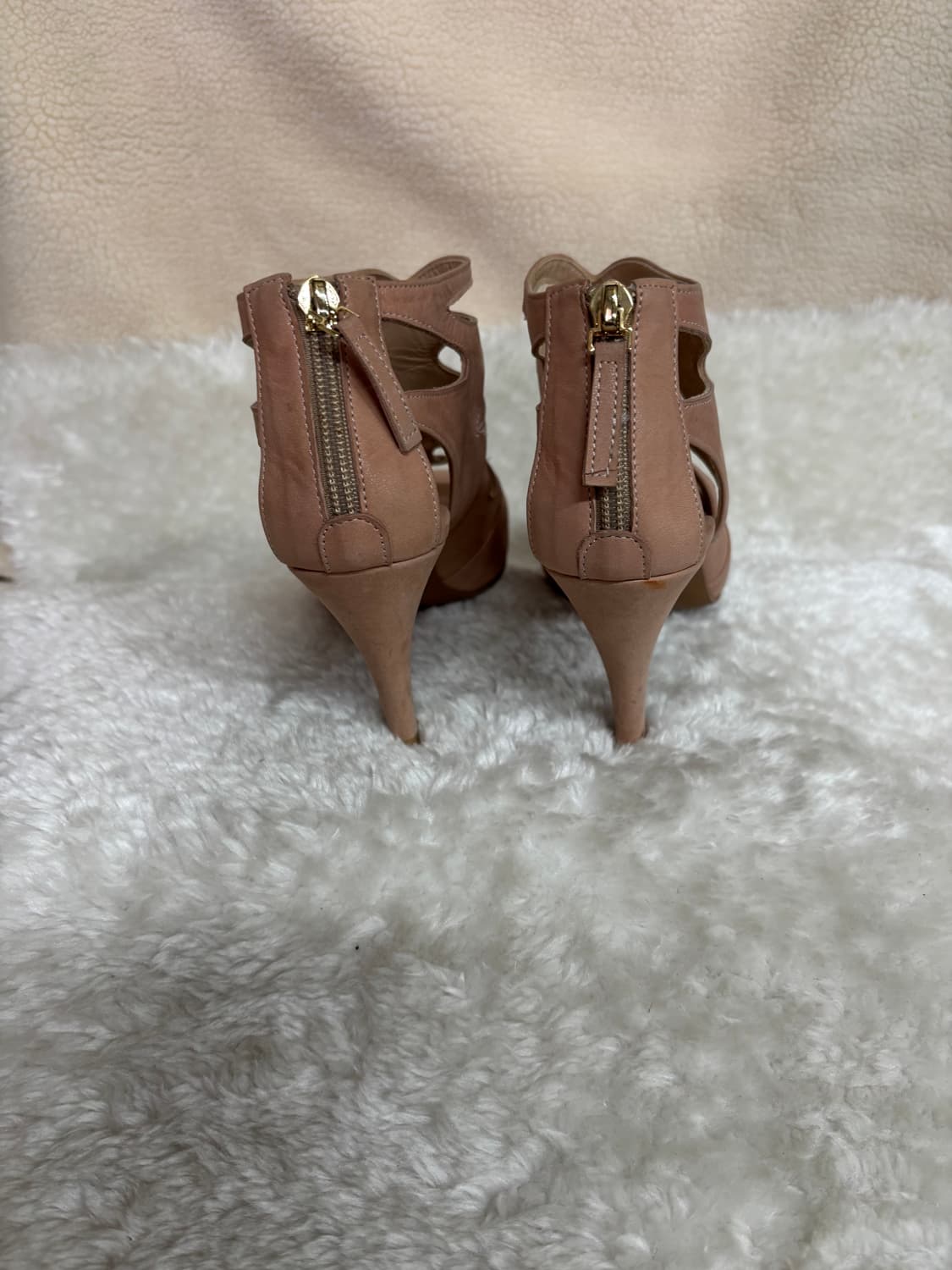 헬레나앤크리스티 케이지 컷아웃 백지퍼 토오픈 샌들 힐 상품이미지3