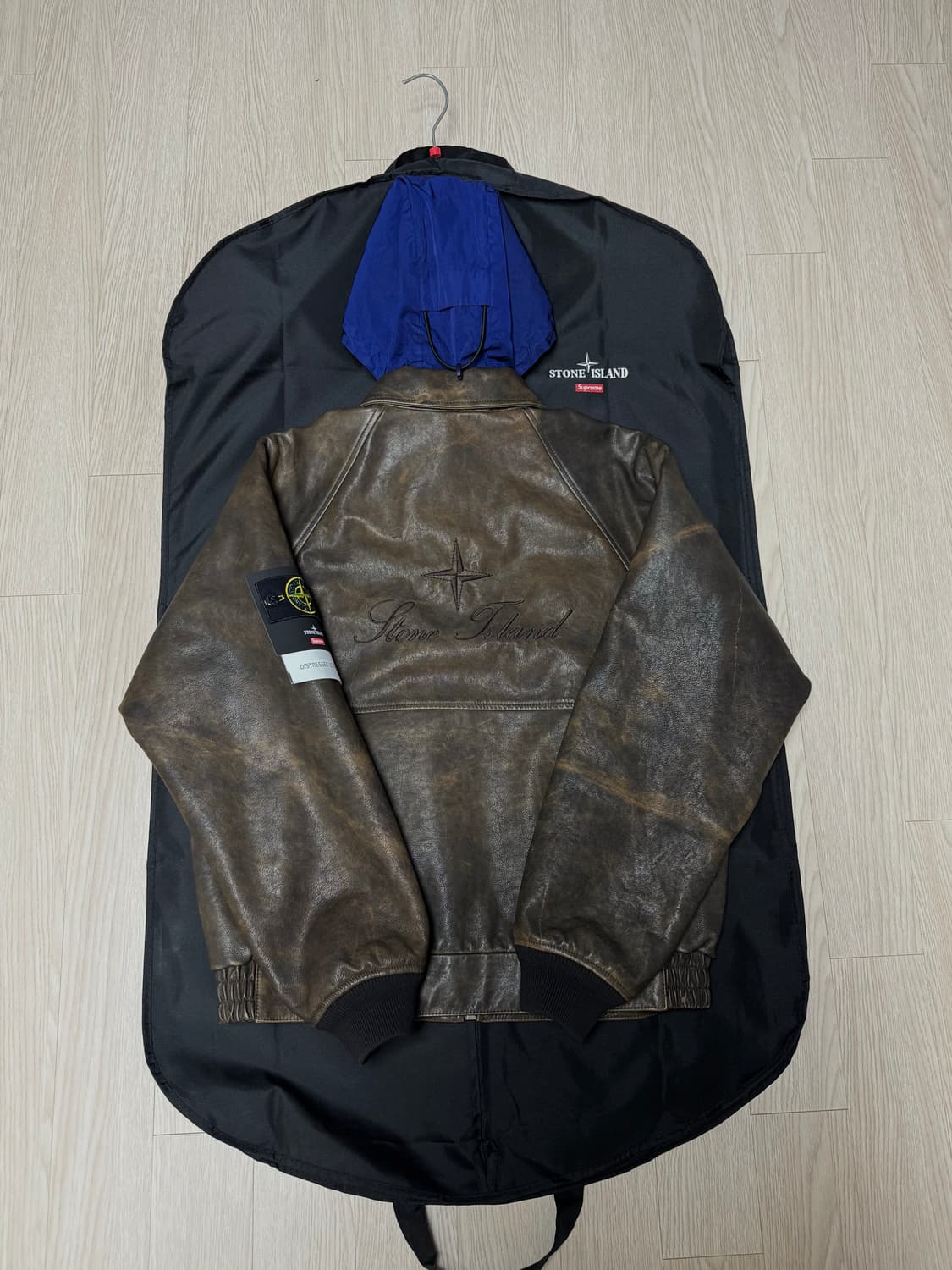 Supreme x Stone Island Leather Bomber 상품이미지2