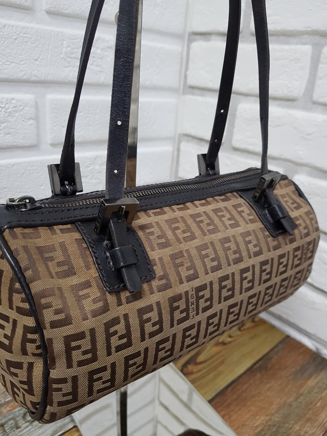 [정품] 펜디 주카 바게트백 원통백 상품이미지4