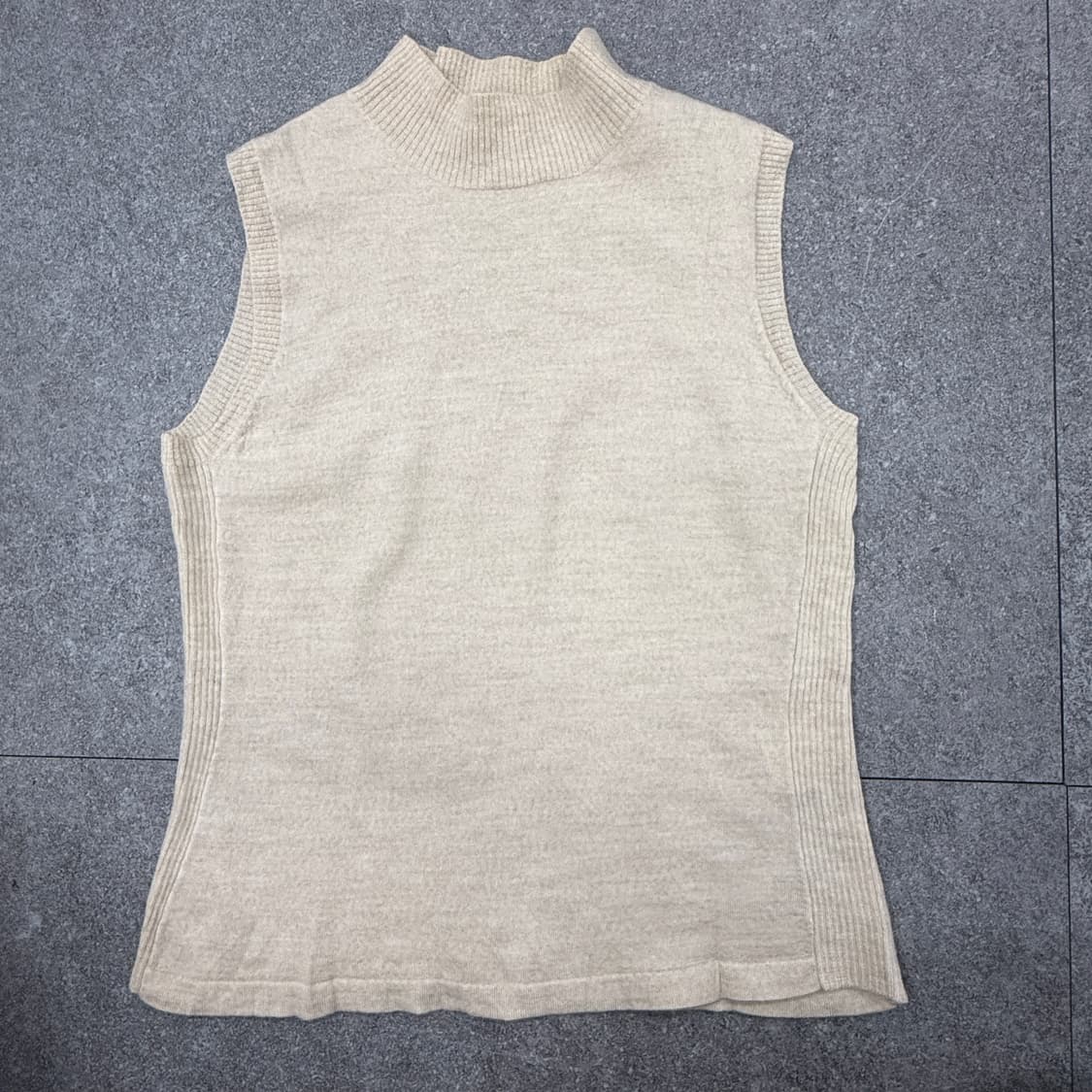 SUC 베이지 터틀넥 니트 베스트 상품이미지5