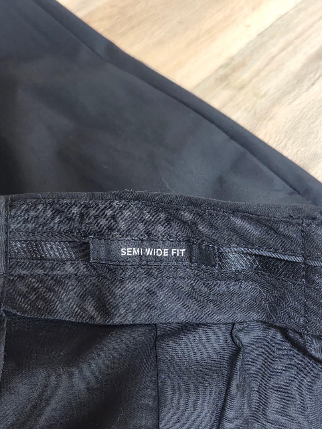 무신사스탠다드 블랙 슬랙스 세미와이드핏 30 상품이미지6