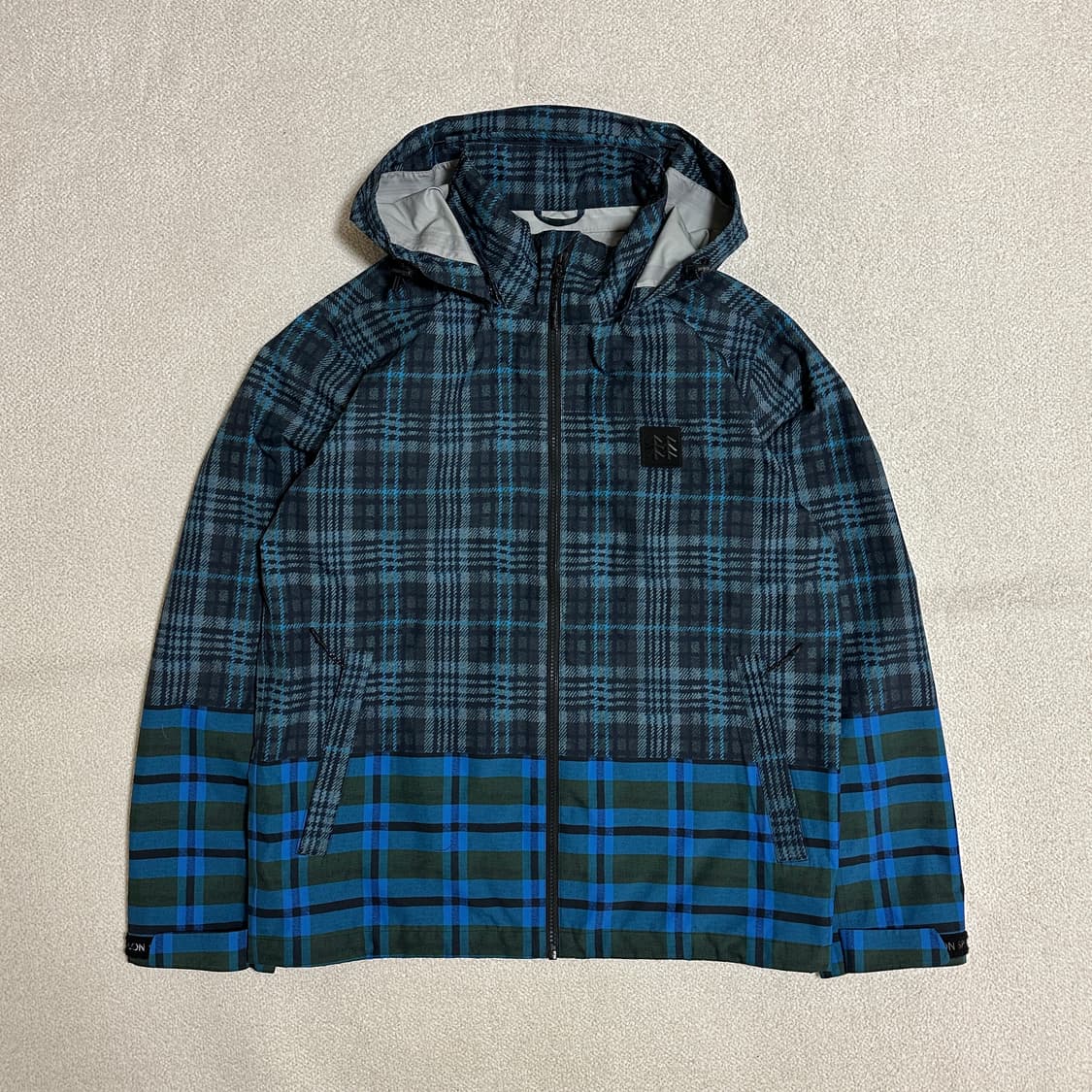 코오롱 스포츠 체크 프린트 방수 자켓 상품이미지2