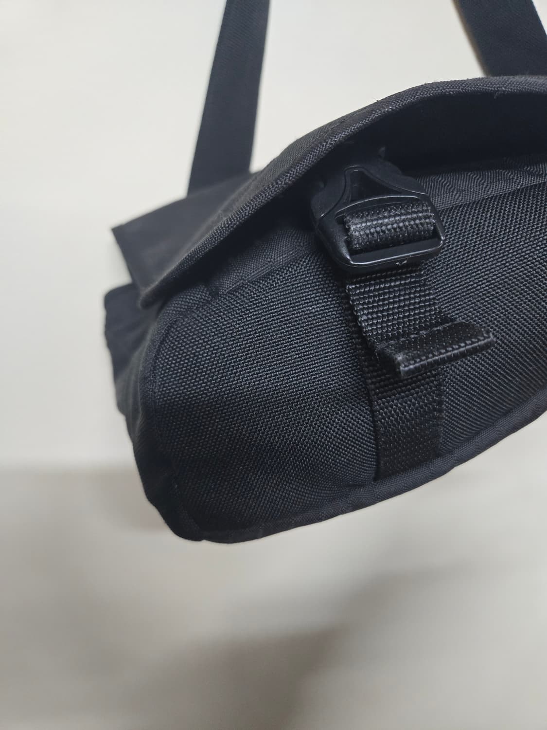 칼하트 블랙 메신저백 크로스백 가방 상품이미지6