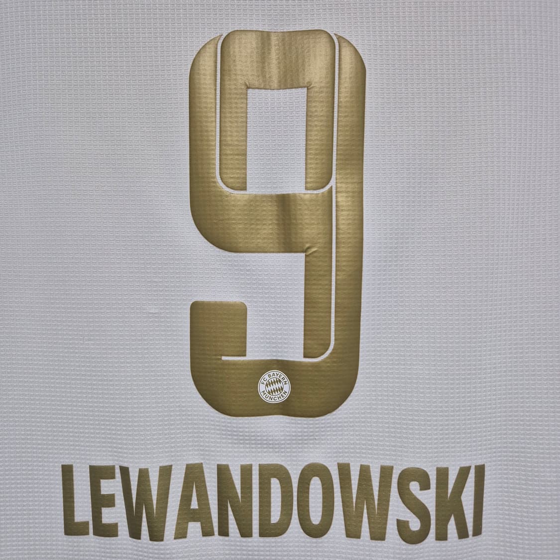 22/23 뮌헨 레반도프스키 M (어센틱) 상품이미지2