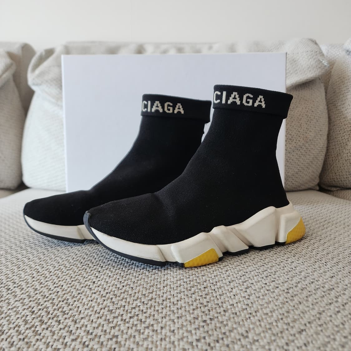 발렌시아가 니트 폴드 스피드 러너 스니커즈 블랙 36 상품이미지1