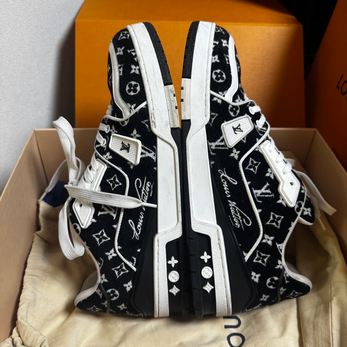 [풀구성] 루이비통 LV 트레이너 텍스타일 벨벳 모노그램 스니커즈 10 상품이미지4