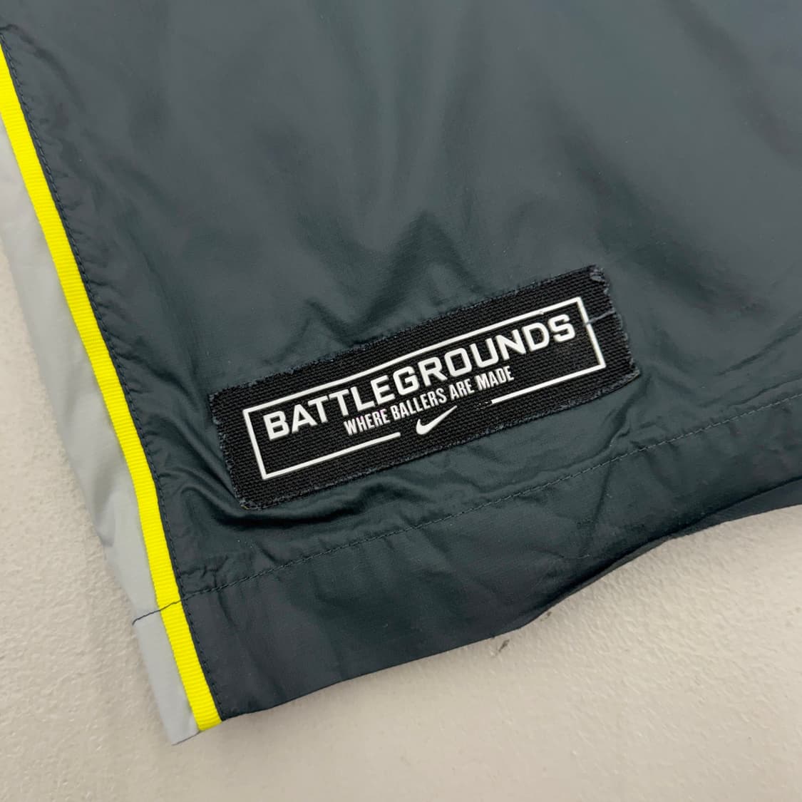 나이키 00s 스우시 올드스쿨 와이드 바람막이 트랙팬츠 상품이미지4