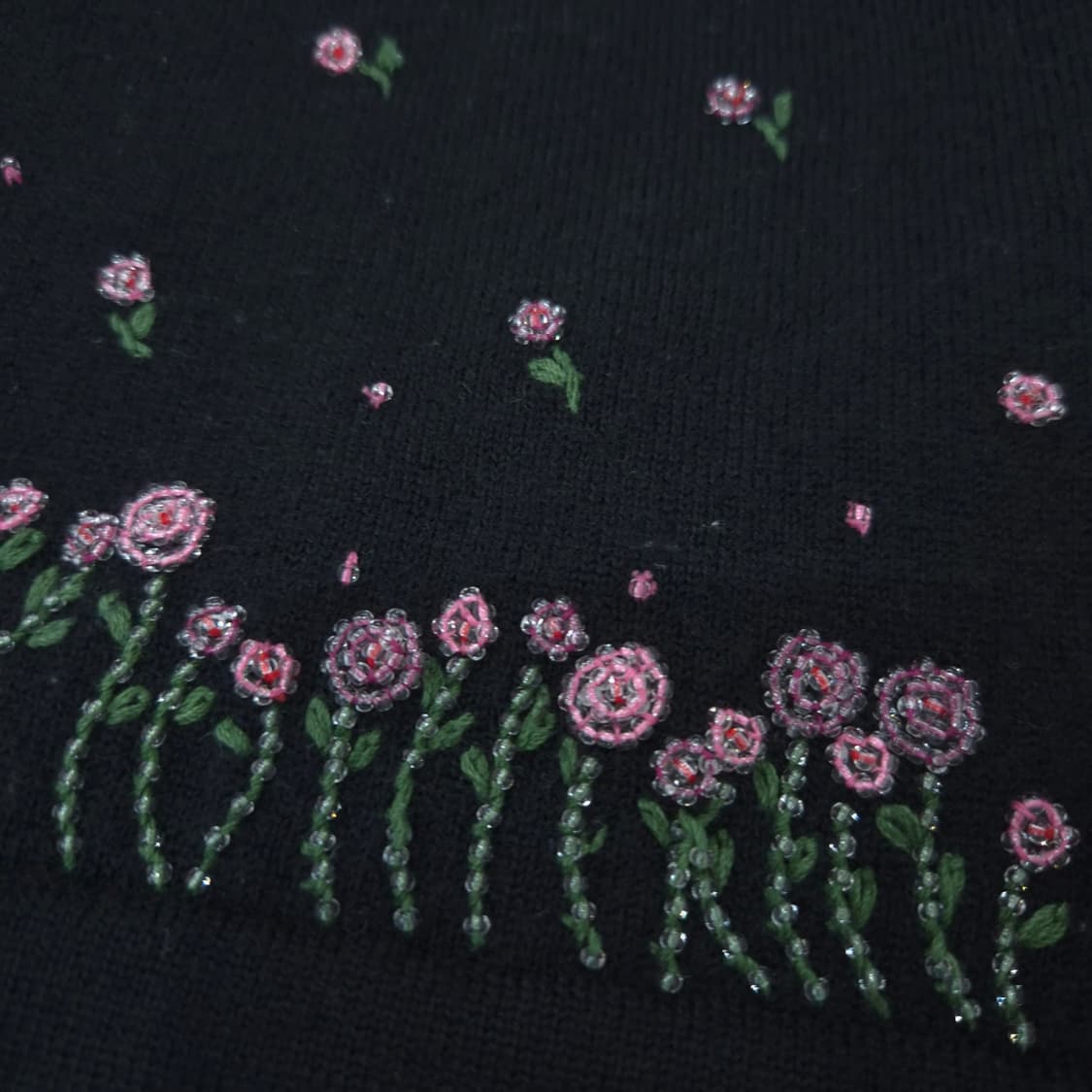 일본 수공 꽃비즈 자수 블랙 하이넥 반팔 니트  상품이미지5