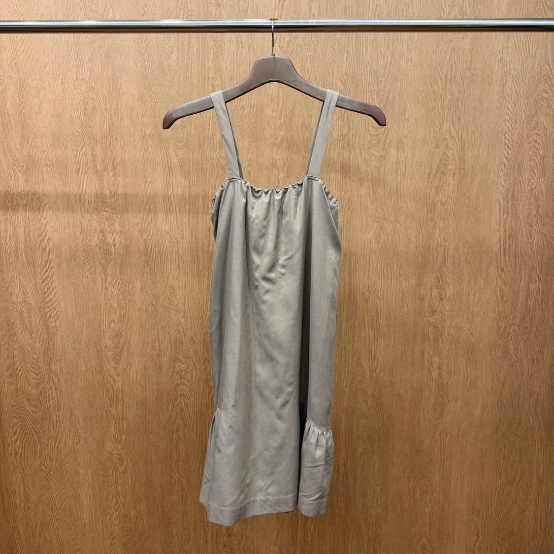 바네사 브루노 슬리브리스 미니 원피스 스모킹 셔링 밴딩 디테일 베이지 상품이미지2