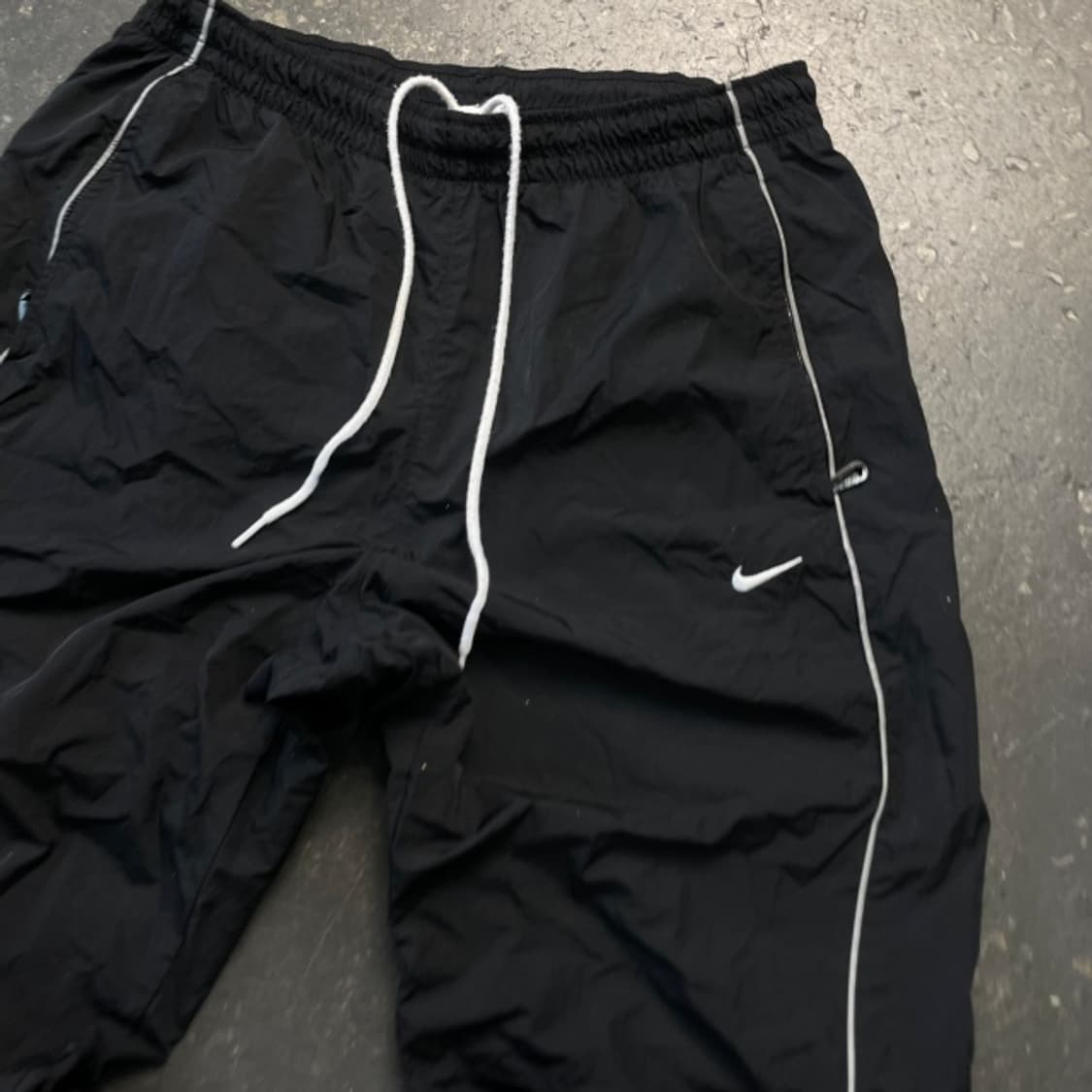 100 나이키 솔로 스우시 우븐 팬츠  상품이미지2