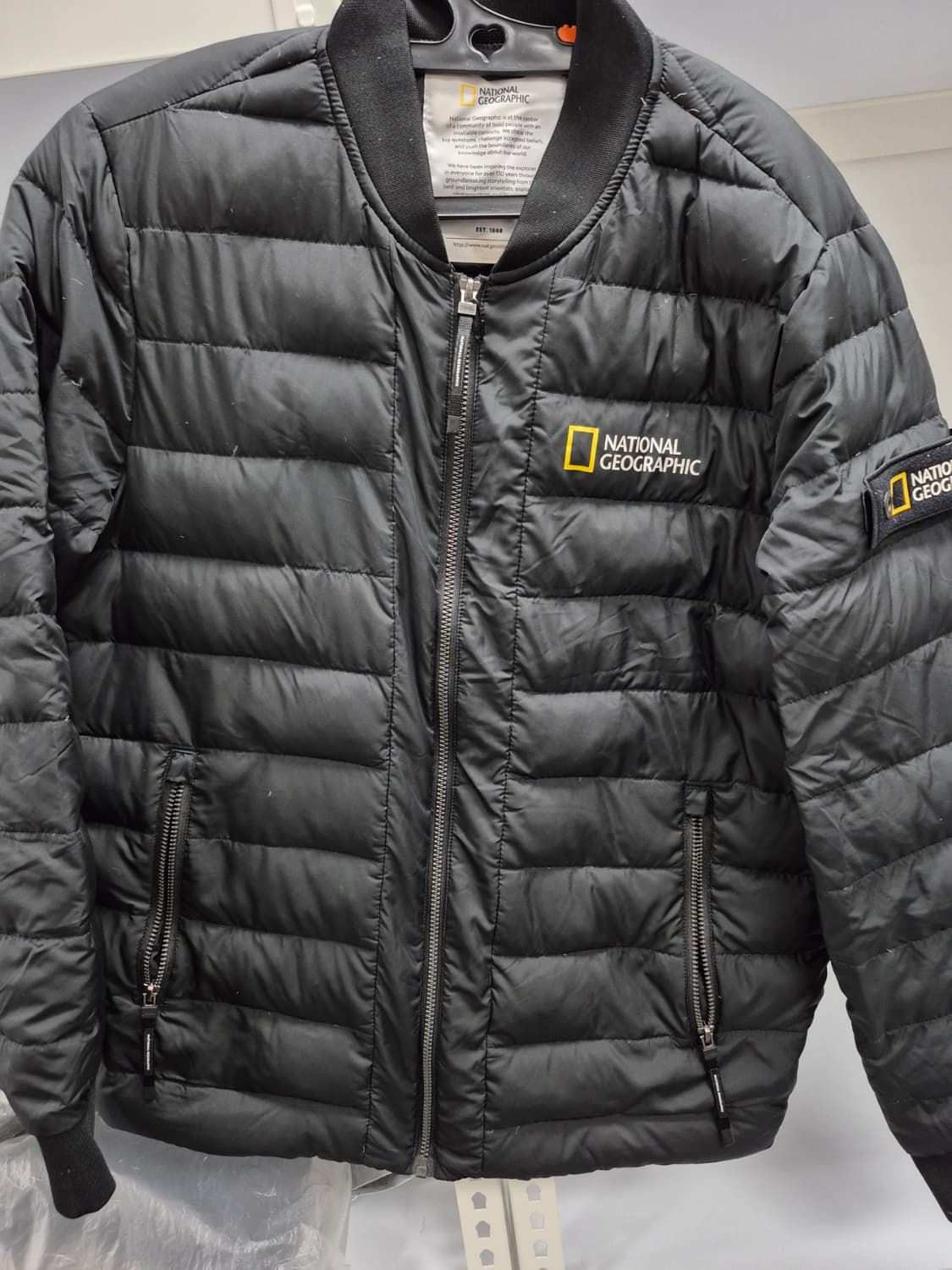 네셔널지오그래픽 정품 오리털경량패딩 100사이즈 팝니다 상품이미지3