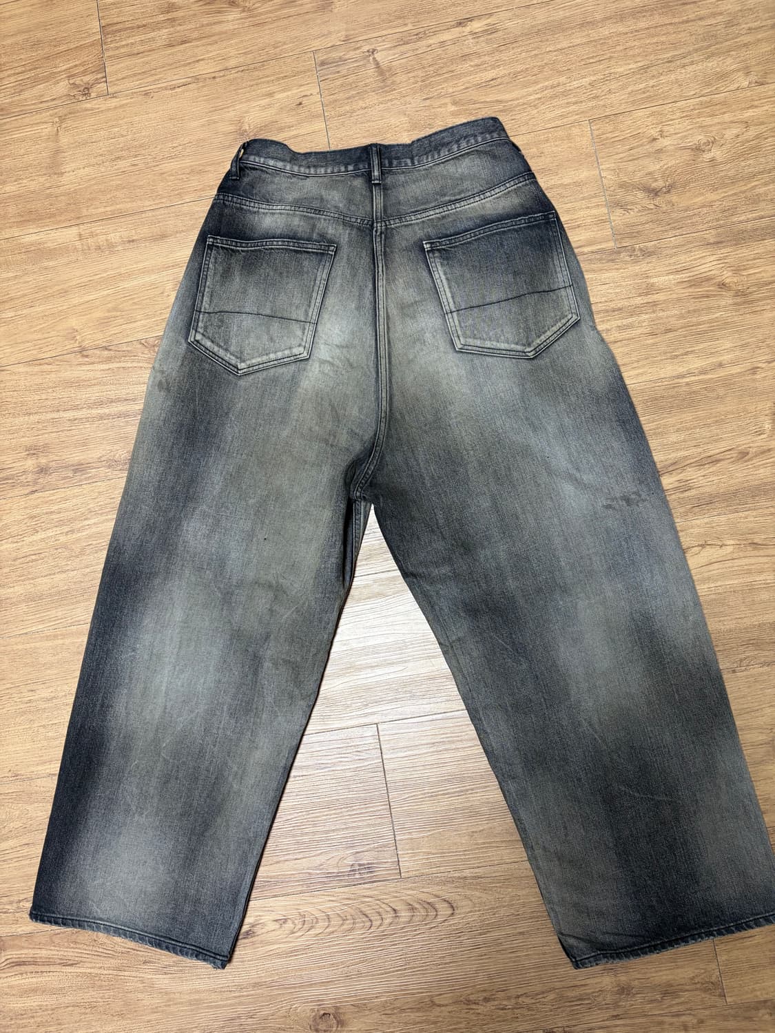 안셀름 와이드 에이징 데님 블랙 1사이즈 팝니다 상품이미지4