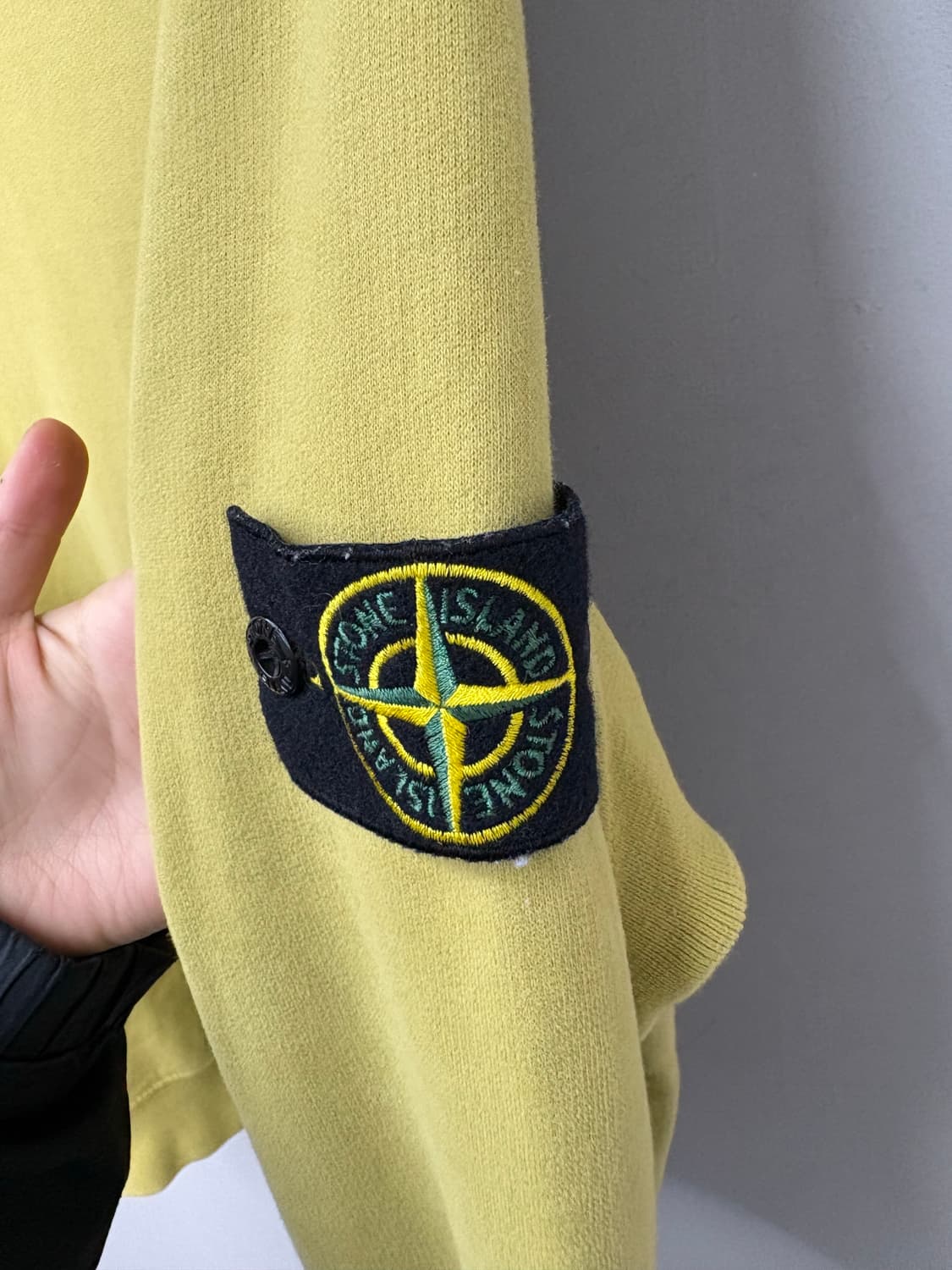 스톤아일랜드 와펜로고 머스타드 스웻셔츠A2454 상품이미지3