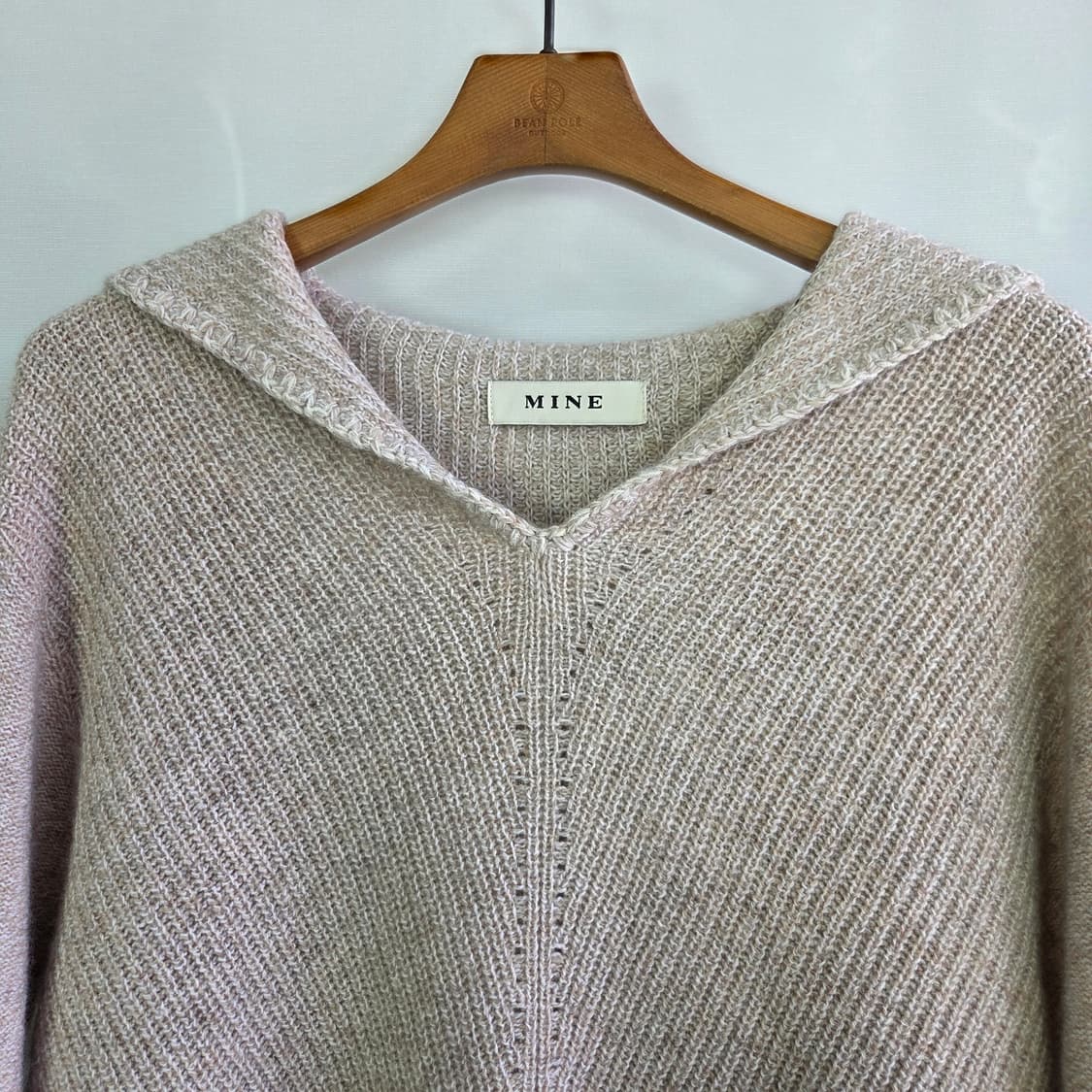 한섬 마인(MINE) 울 캐시미어 세일러 카라 니트, 뒷모습 M 자수 상품이미지4