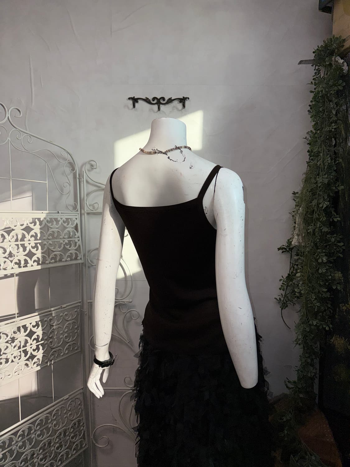 Brown black mesh oriental flower 슬리브리스 상품이미지3