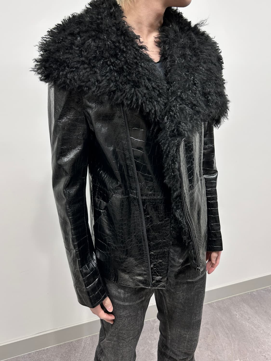 206 옴므 페이던트 크로크 퍼 트림 램스킨 자켓 상품이미지3