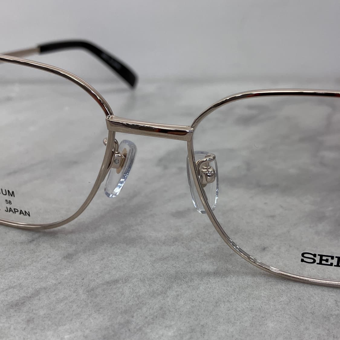 C84 세이코 SEIKO 빈티지 골드 스퀘어 B-Titan 메탈테 안경 상품이미지5