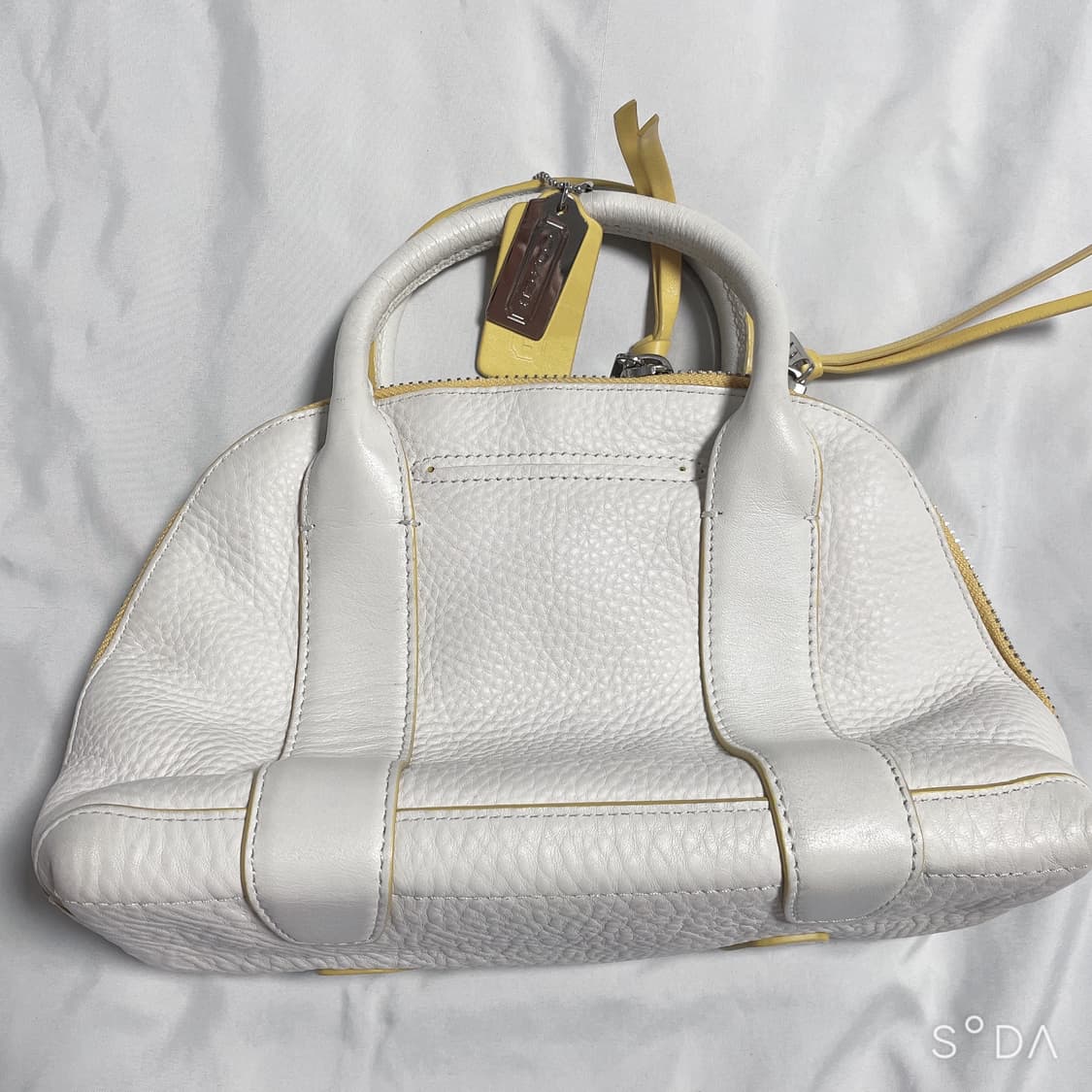 코치 화이트 가죽 토트백 상품이미지5