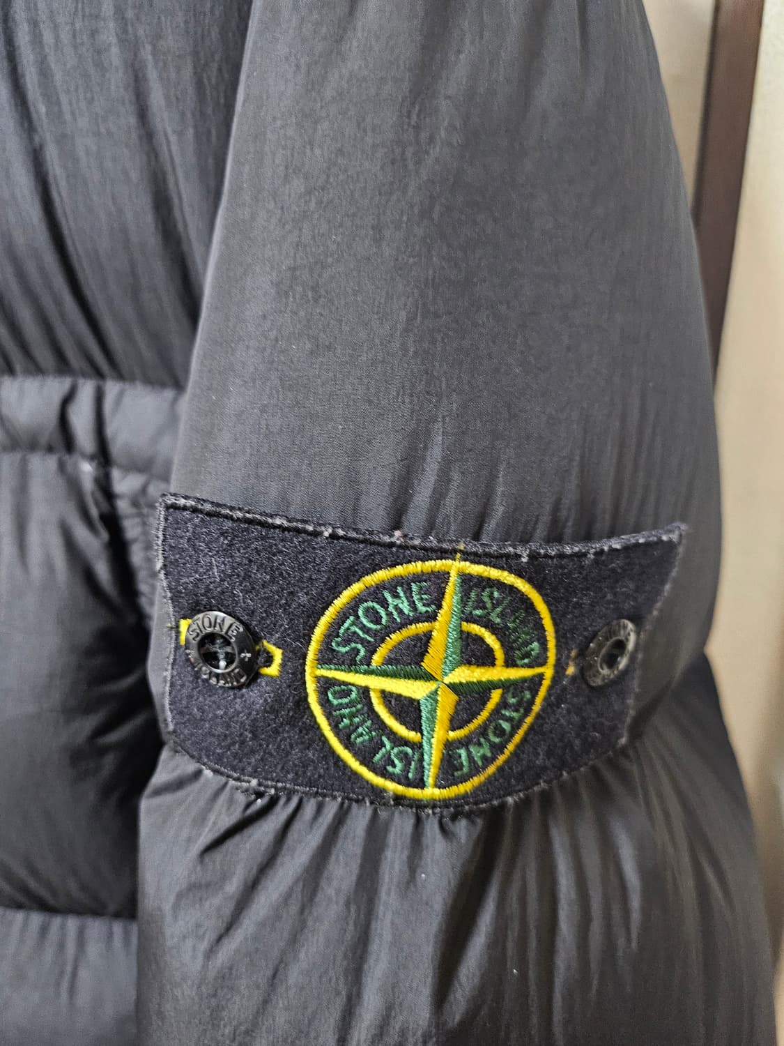 20fw 스톤아일랜드 크링클립스패딩xl 블랙 상품이미지4