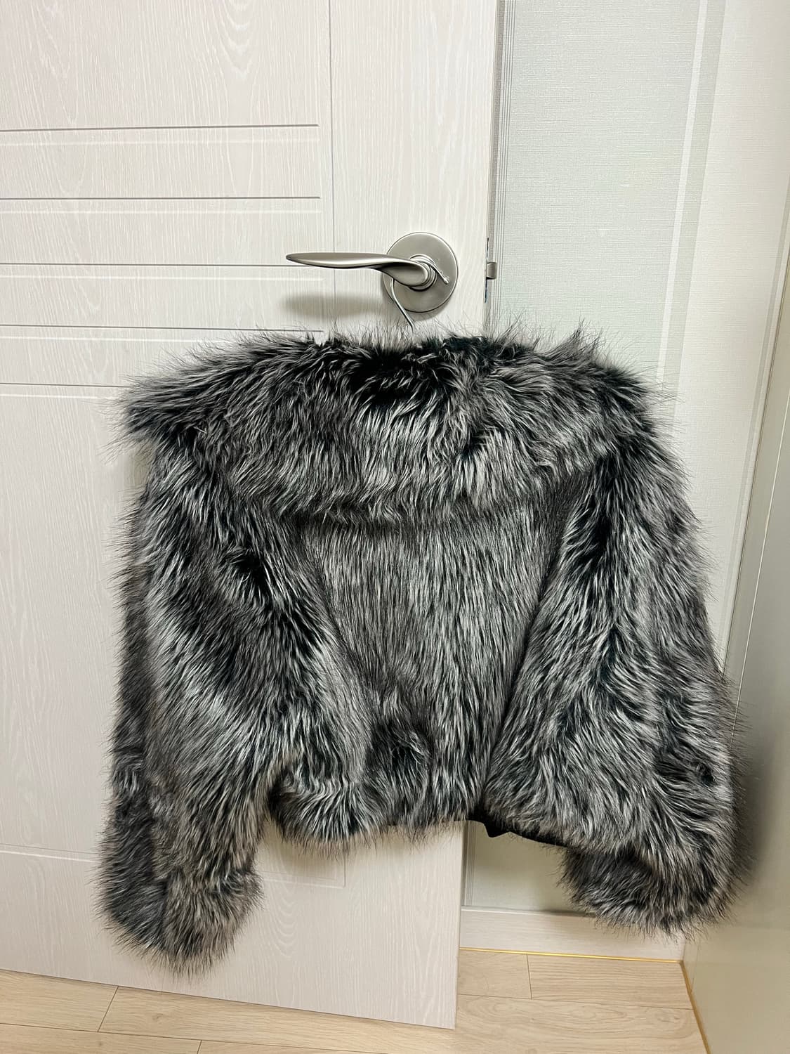 셋업이엑스이 퍼아우터 차콜 판매합니다! 상품이미지2