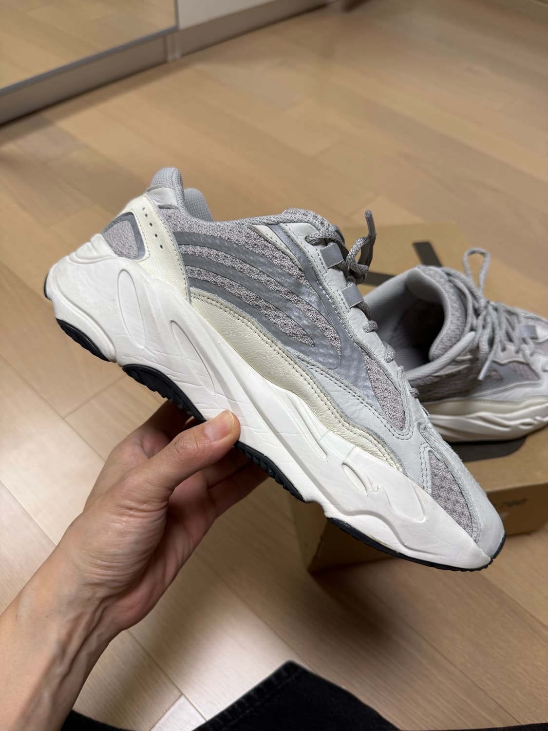 이지 부스트 700 V2 스태틱 상품이미지4