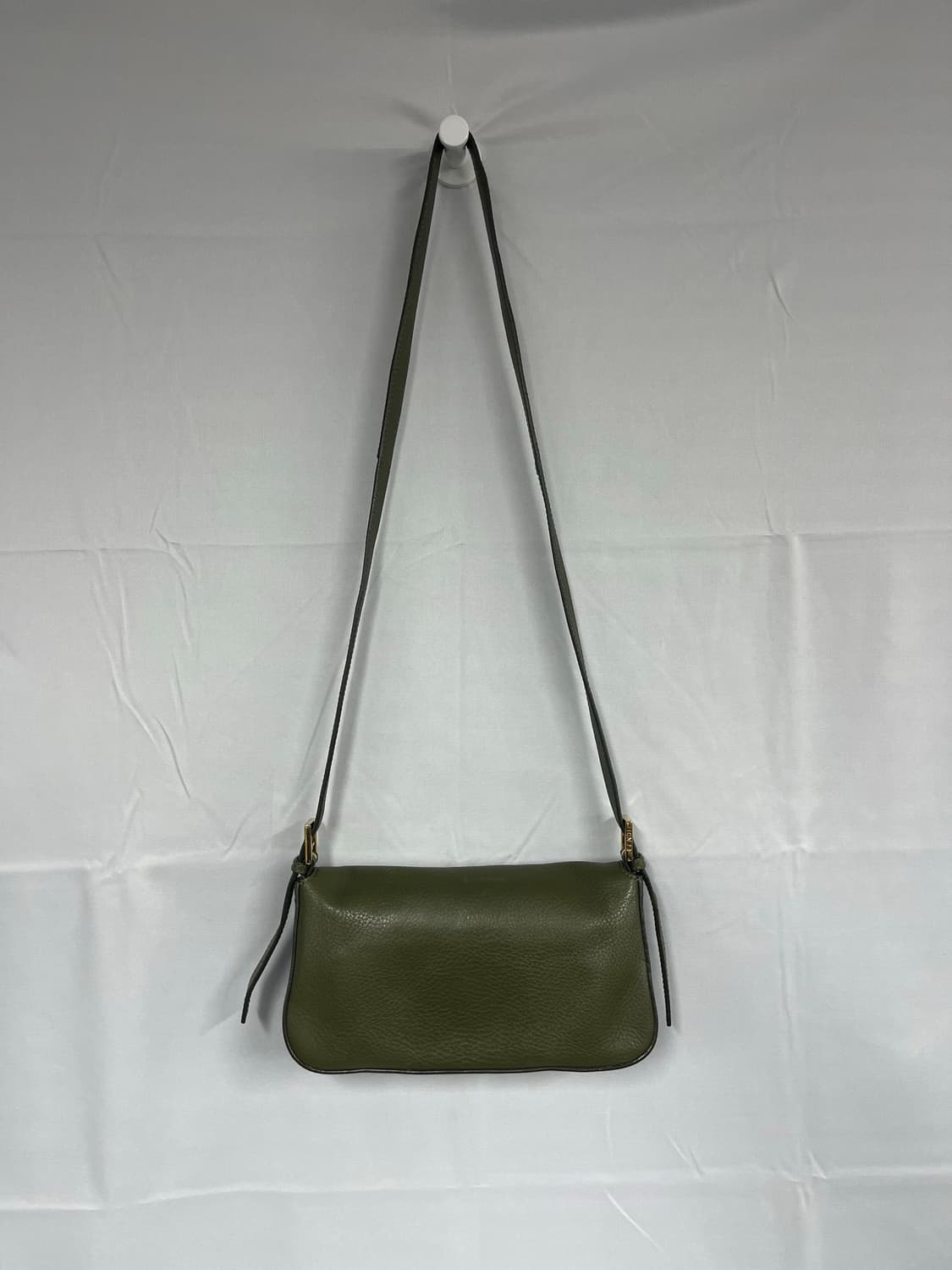 FENDI 펜디 바게트 레더 크로스백 카키 상품이미지5