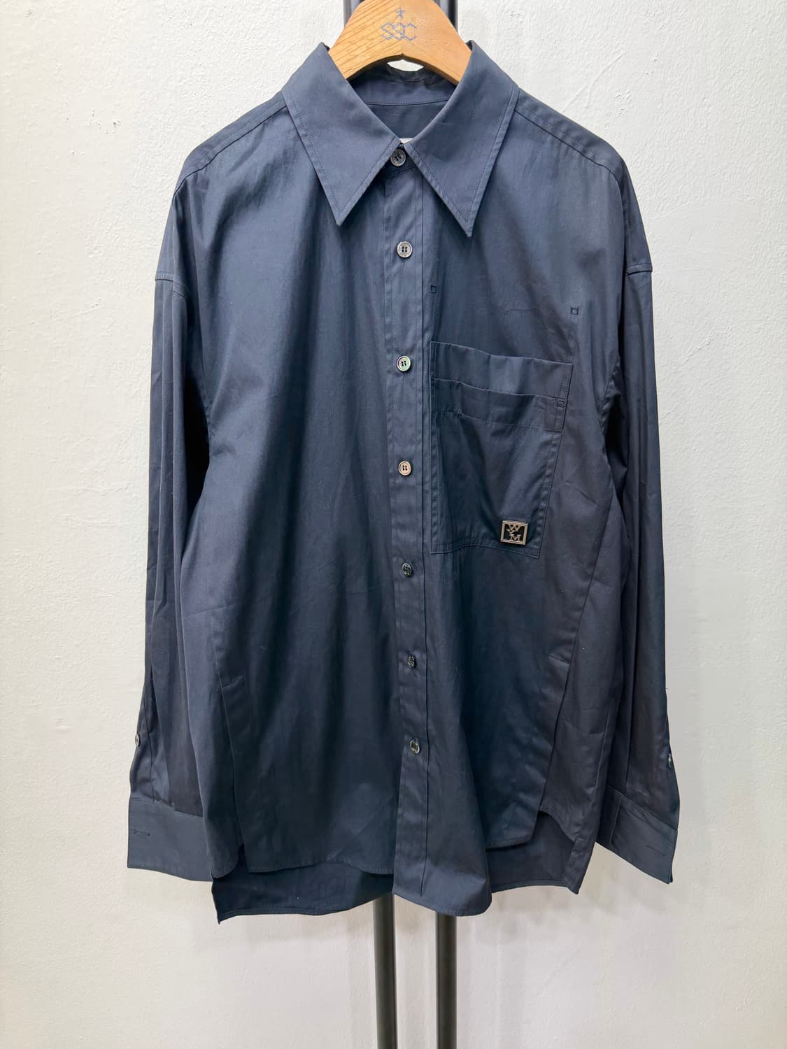 정품) 우영미 22ss 여성 루즈핏 백로고 셔츠 38 상품이미지2