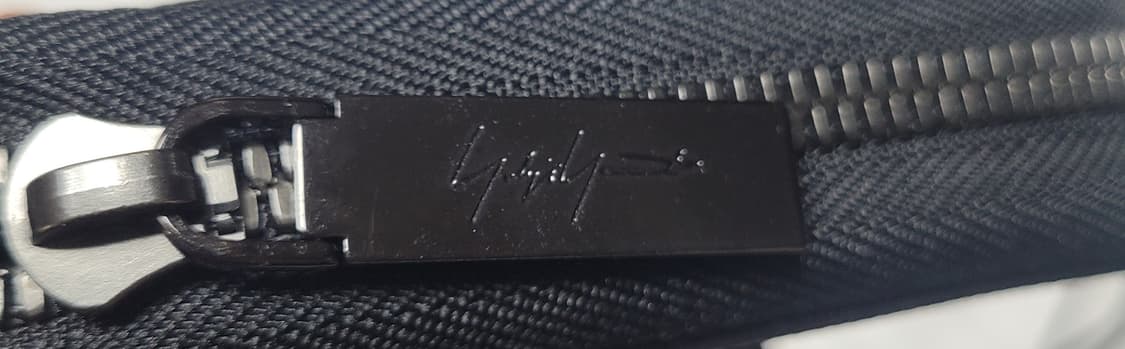 요지야마모토 디스코드 숄더백 프라다 사피아노 질감 상품이미지3