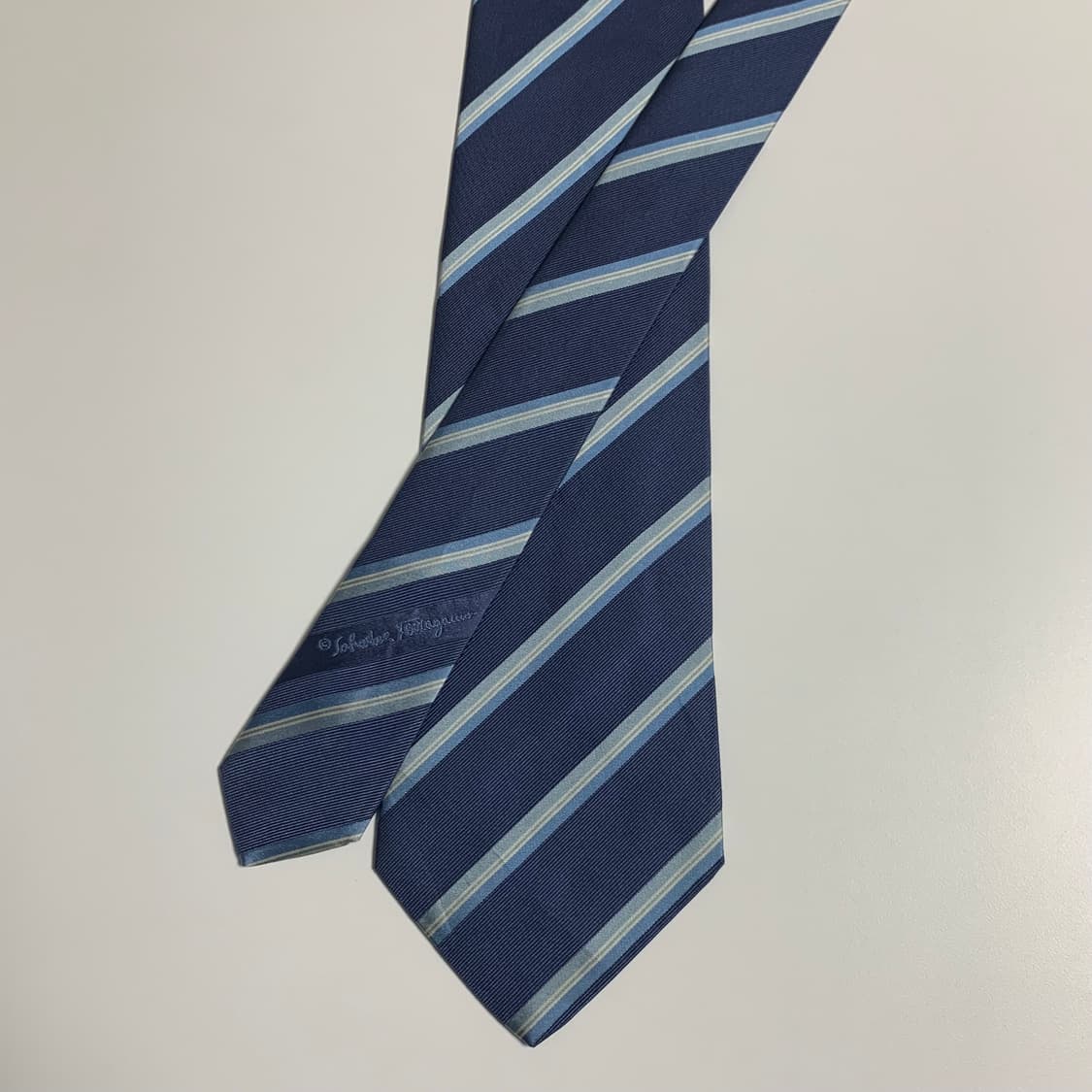 살바토레 페레가모 스트라이프 명품넥타이 A+등급 정장룩 코디 상품이미지3