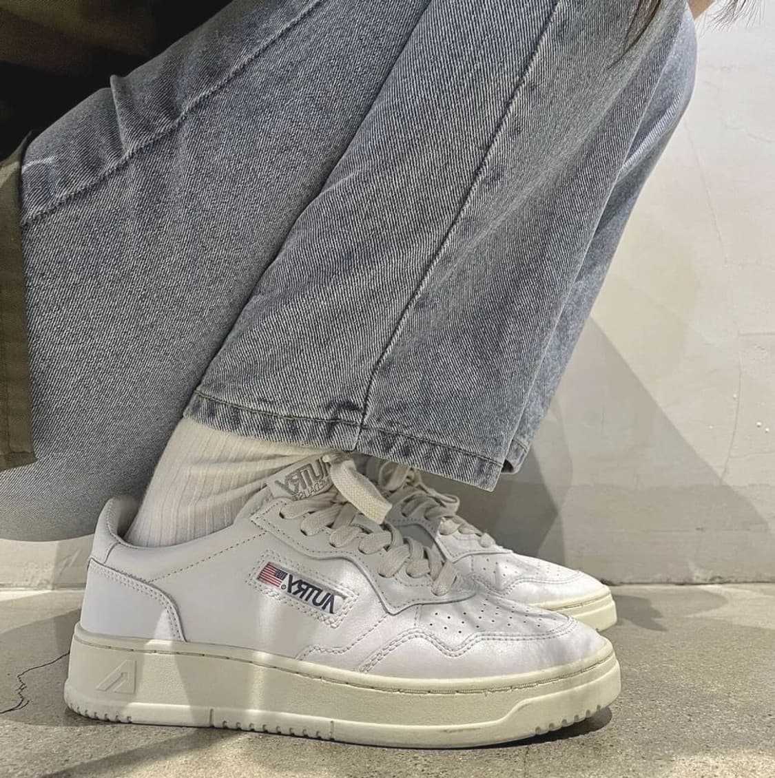 오트리 메달리스트 로우 고트스킨 스니커즈 화이트 38 상품이미지1