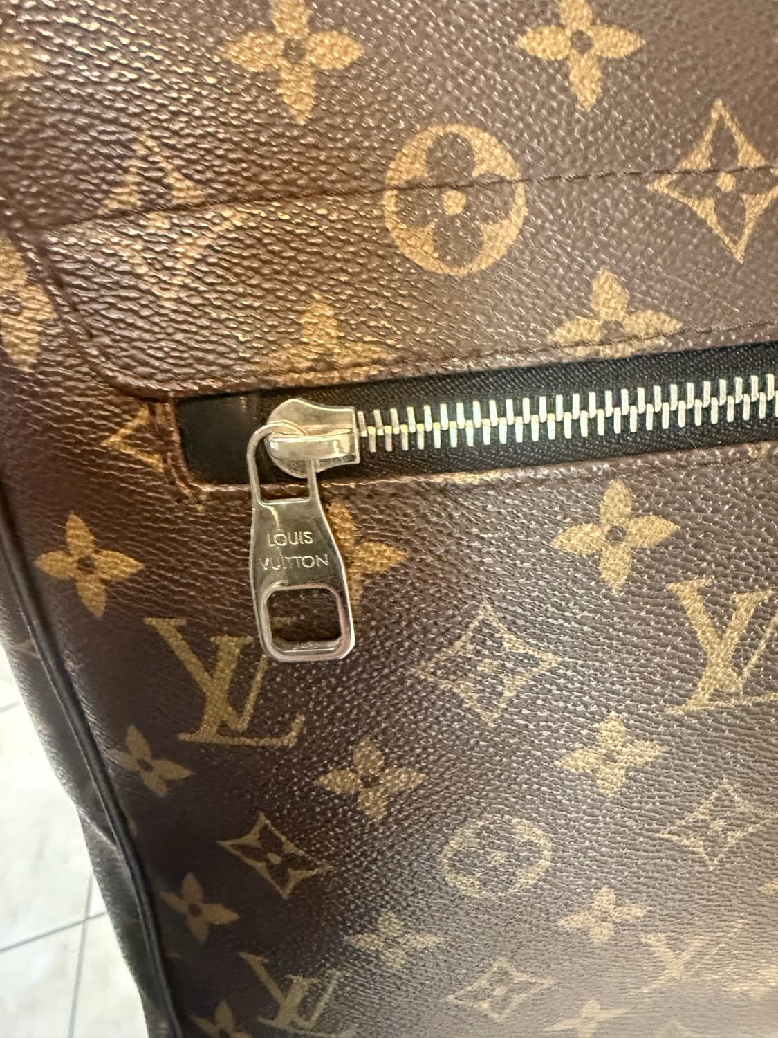 정품 루이비통 디스트릭트 메신저백 팝니다 상품이미지6