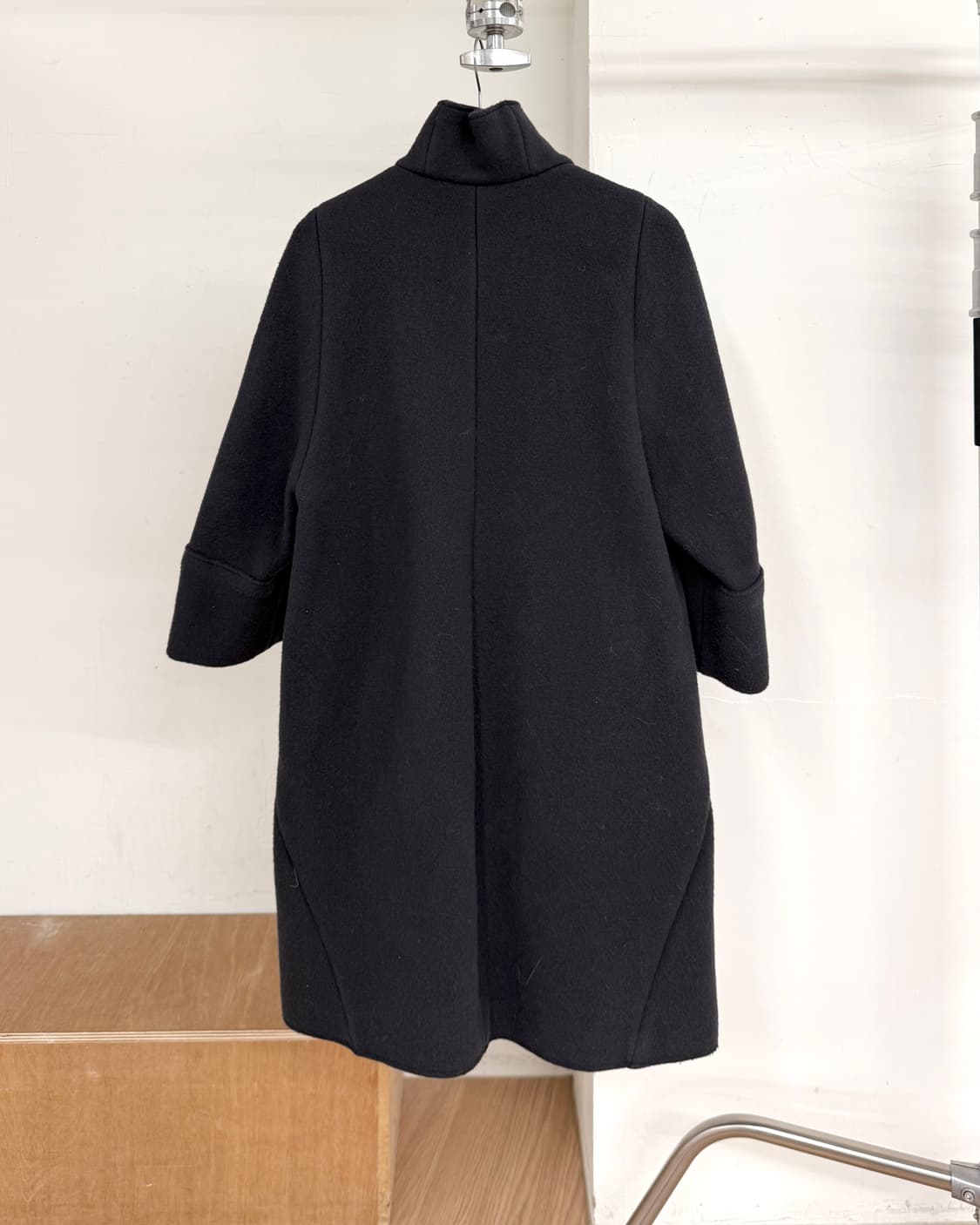 막스앤코 블랙 코쿤 펀넬넥 오버사이즈 코트 상품이미지6