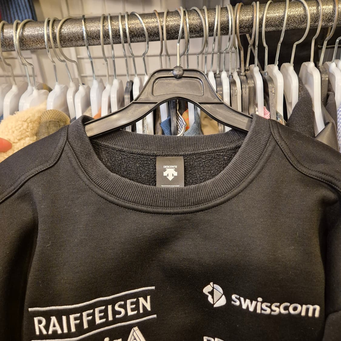 L 데상트 블랙 맨투맨  상품이미지8