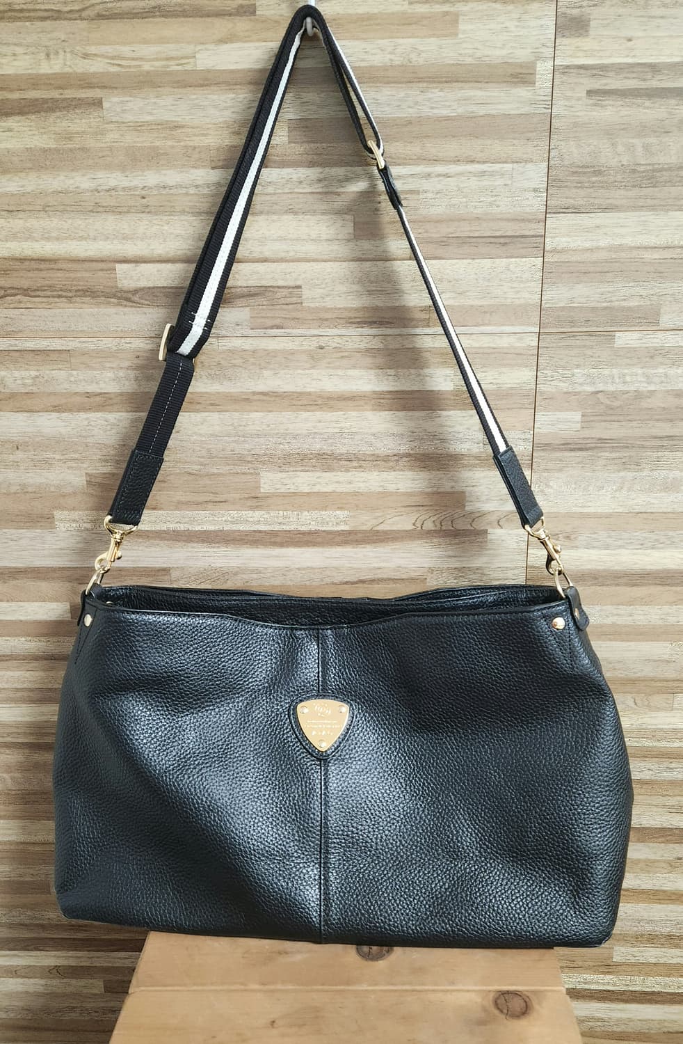 ATAO 브랜드의 블랙 가죽 가방 상품이미지1