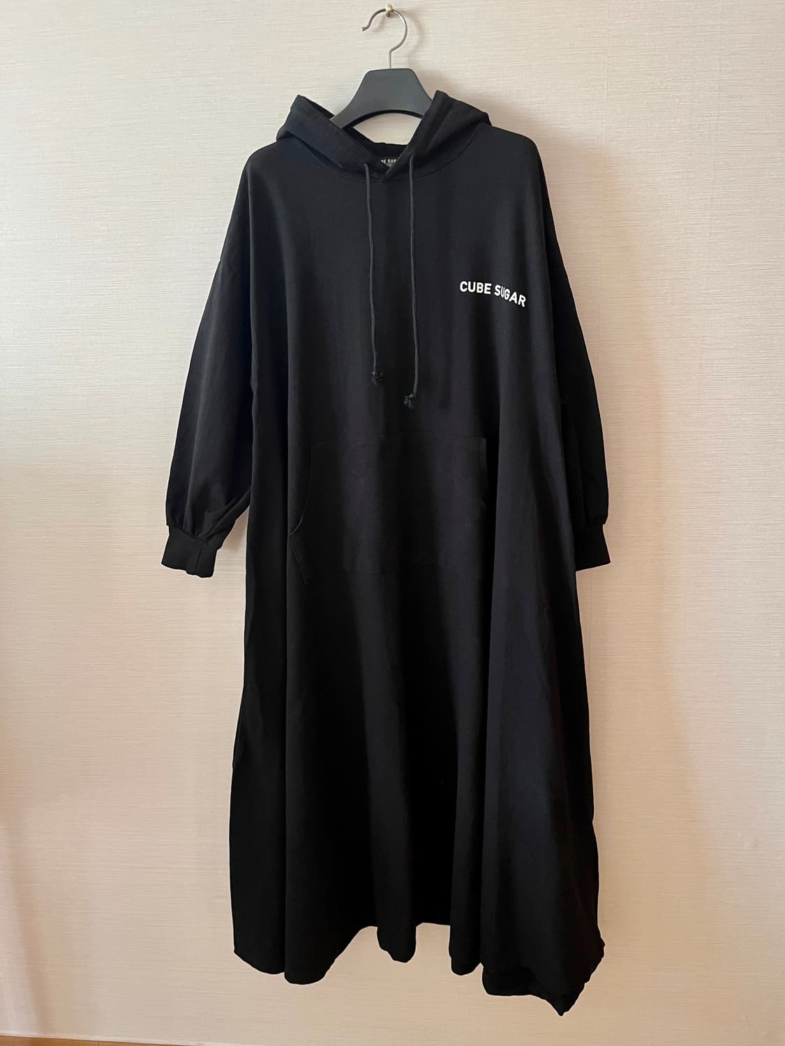 CUBE SUGAR 오버핏 면 블랙 후드 롱원피스 상품이미지1