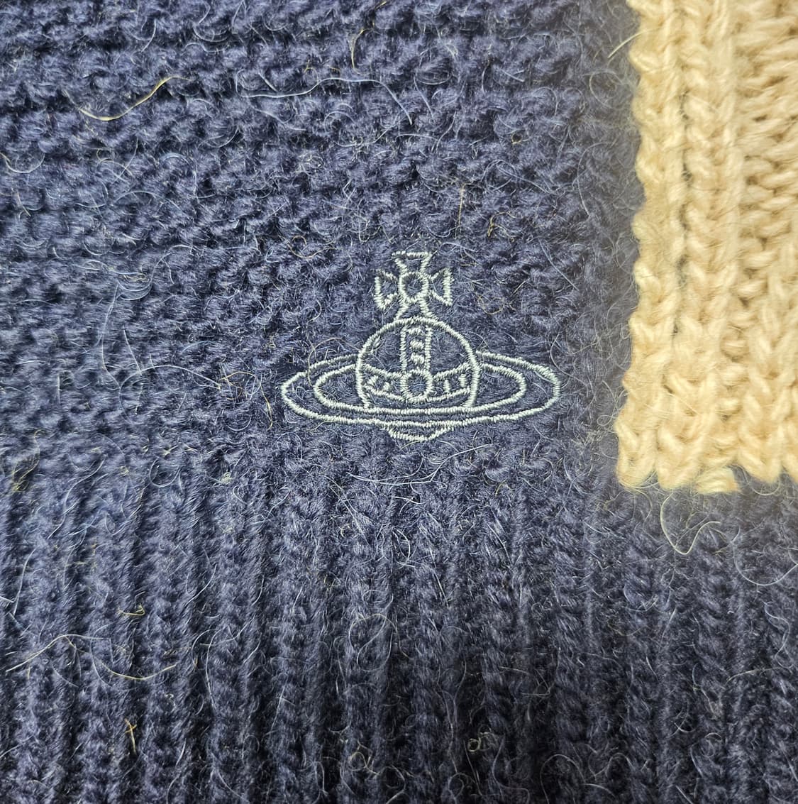 비비안웨스트우드 여성니트가디건 S 55 컬러배색 WL91 상품이미지4